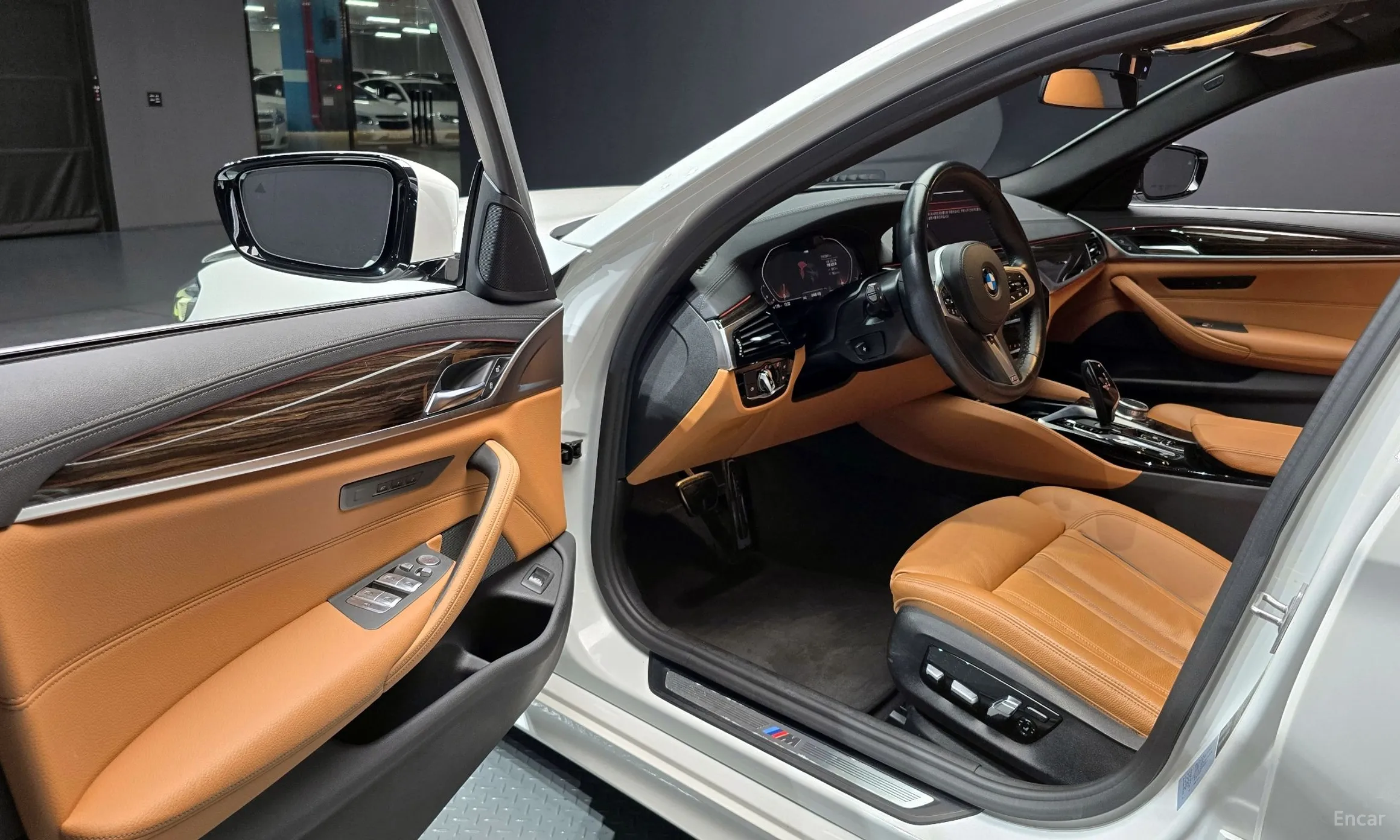 BMW 5 Series (G30) превью 11
