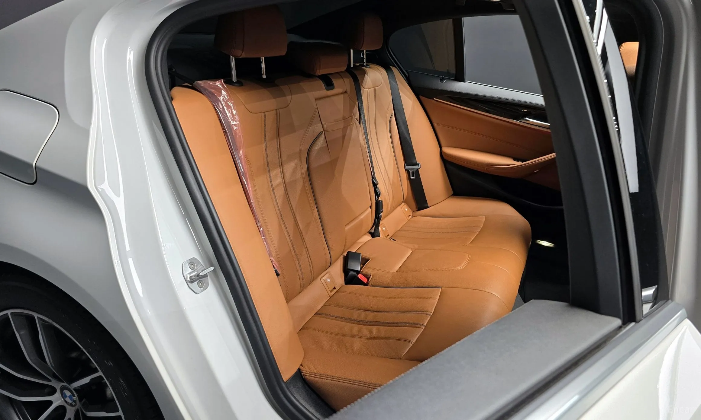 BMW 5 Series (G30) превью 12
