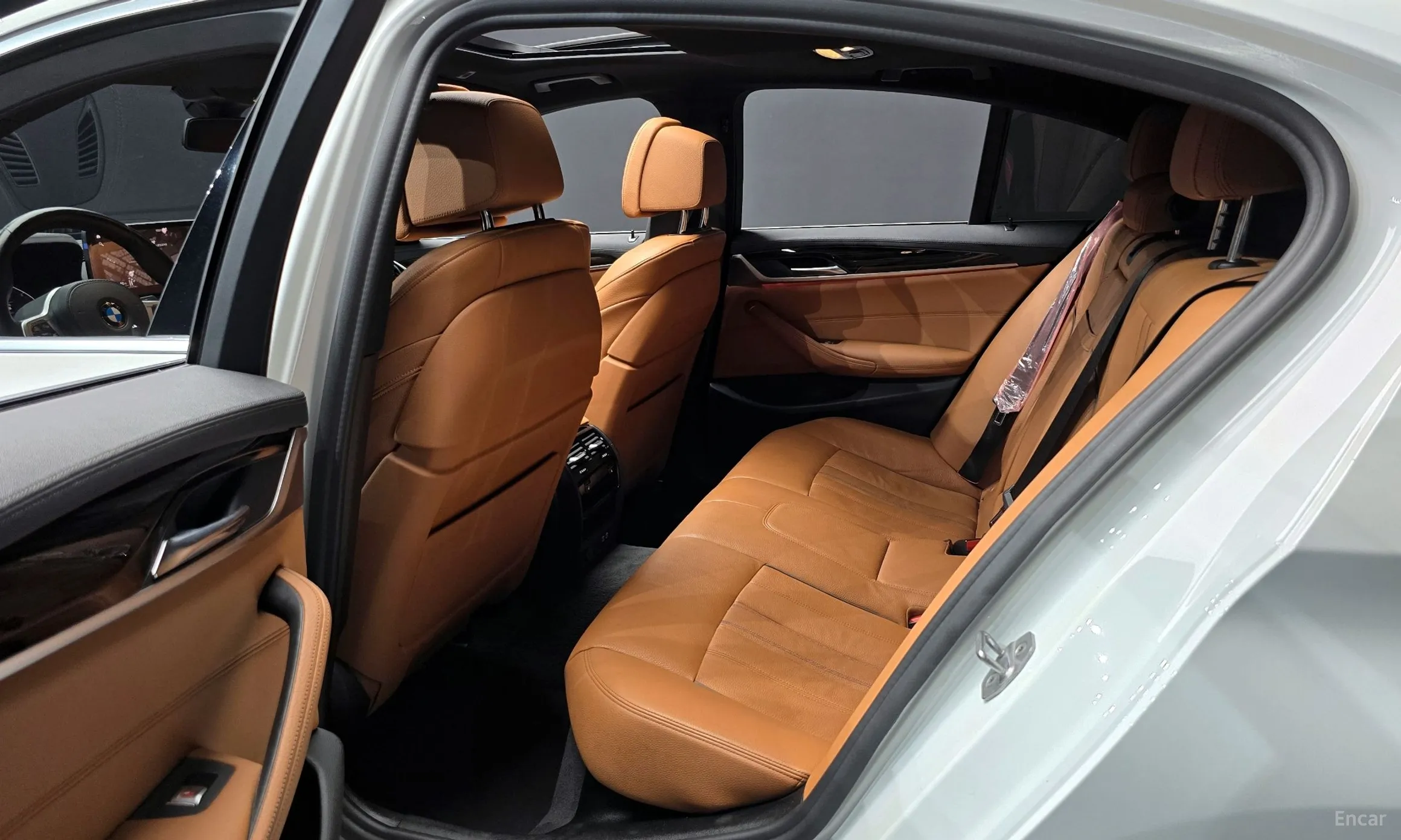 BMW 5 Series (G30) превью 13