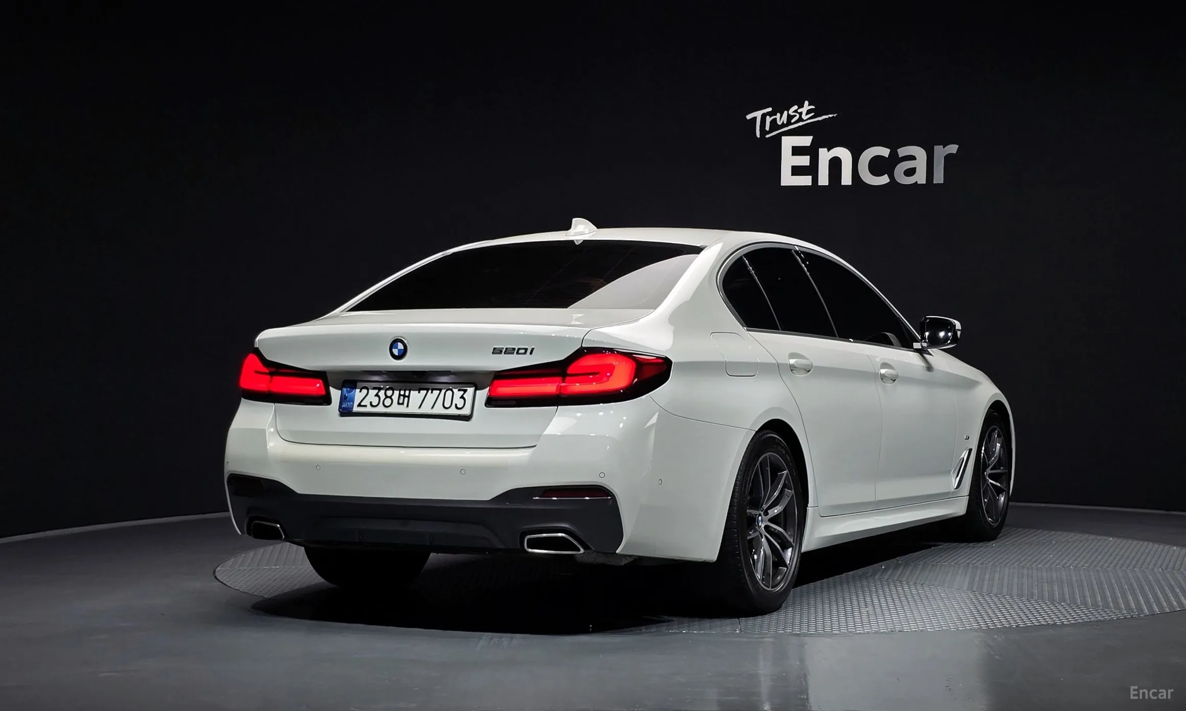 BMW 5 Series (G30) превью 2