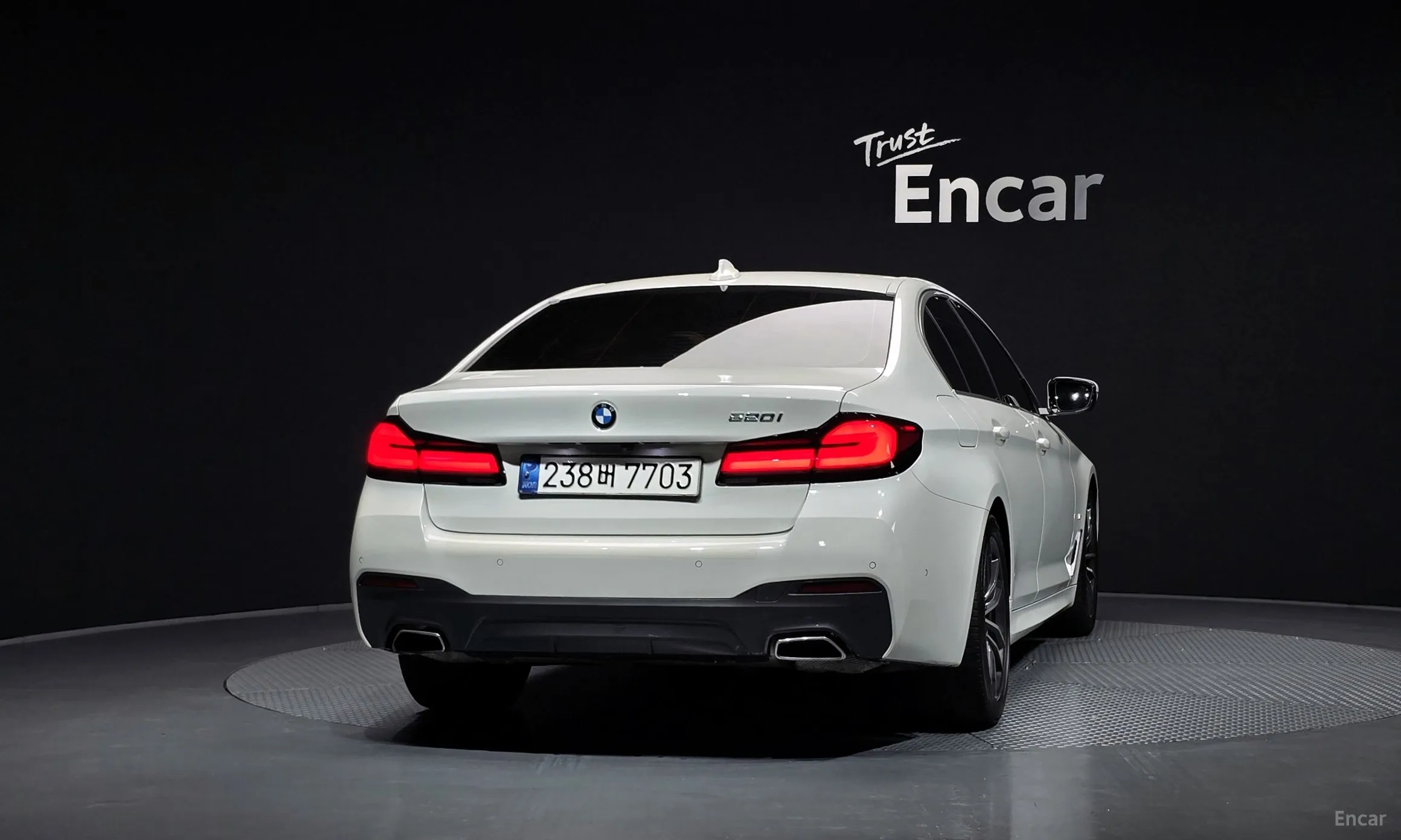 BMW 5 Series (G30) превью 4