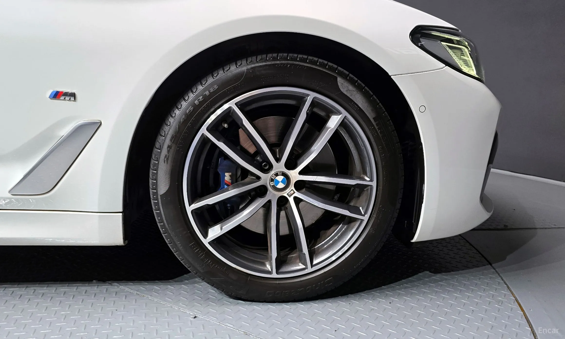BMW 5 Series (G30) превью 5