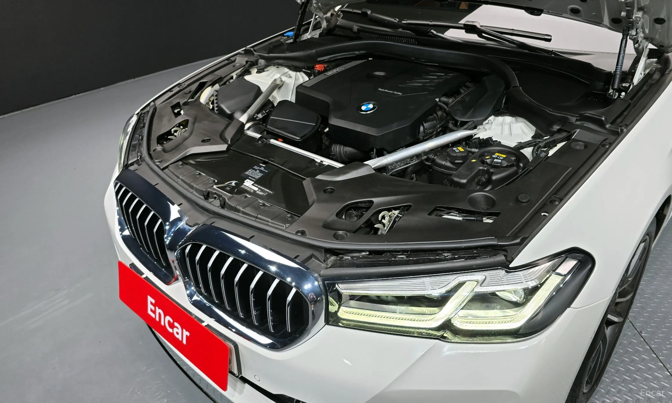 BMW 5 Series (G30) превью 6