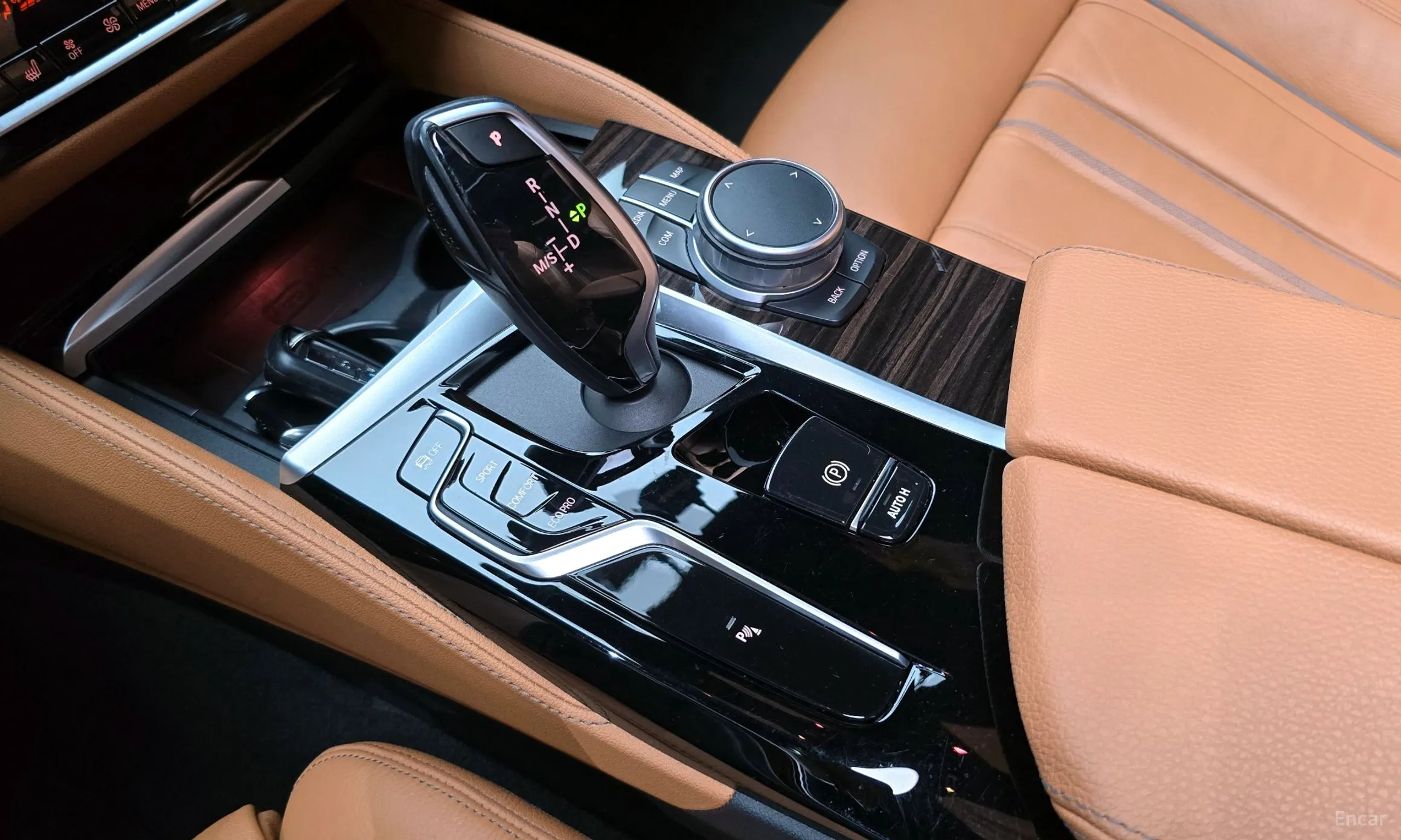 BMW 5 Series (G30) превью 9
