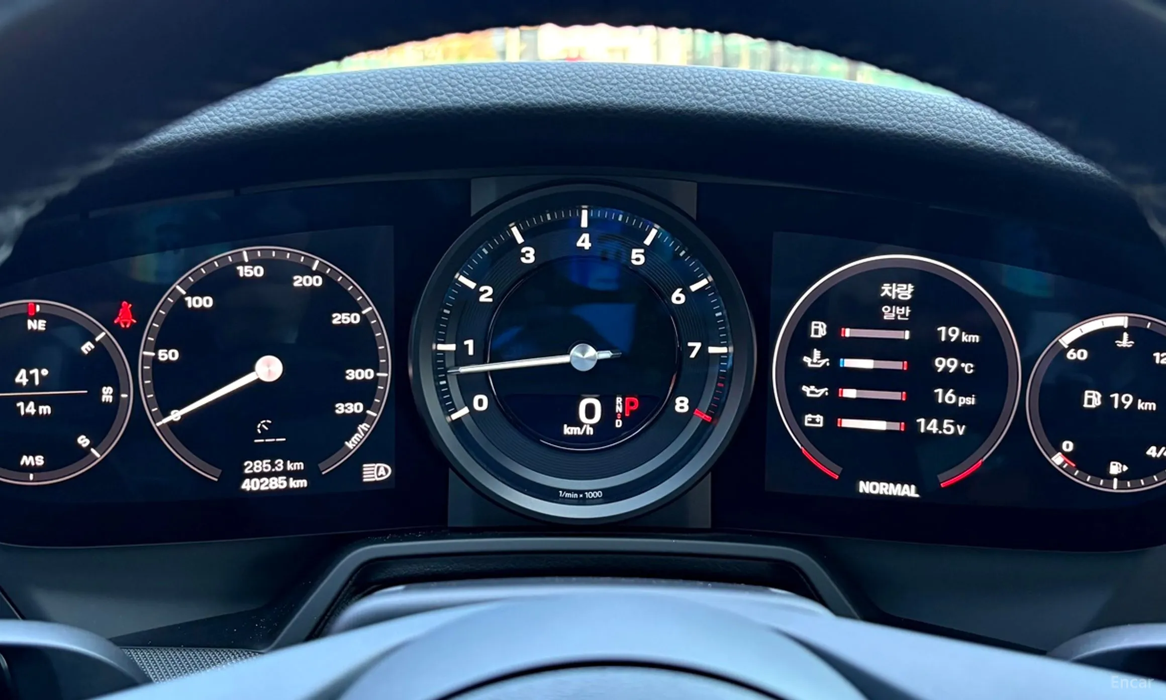 Porsche 911 (992) превью 16
