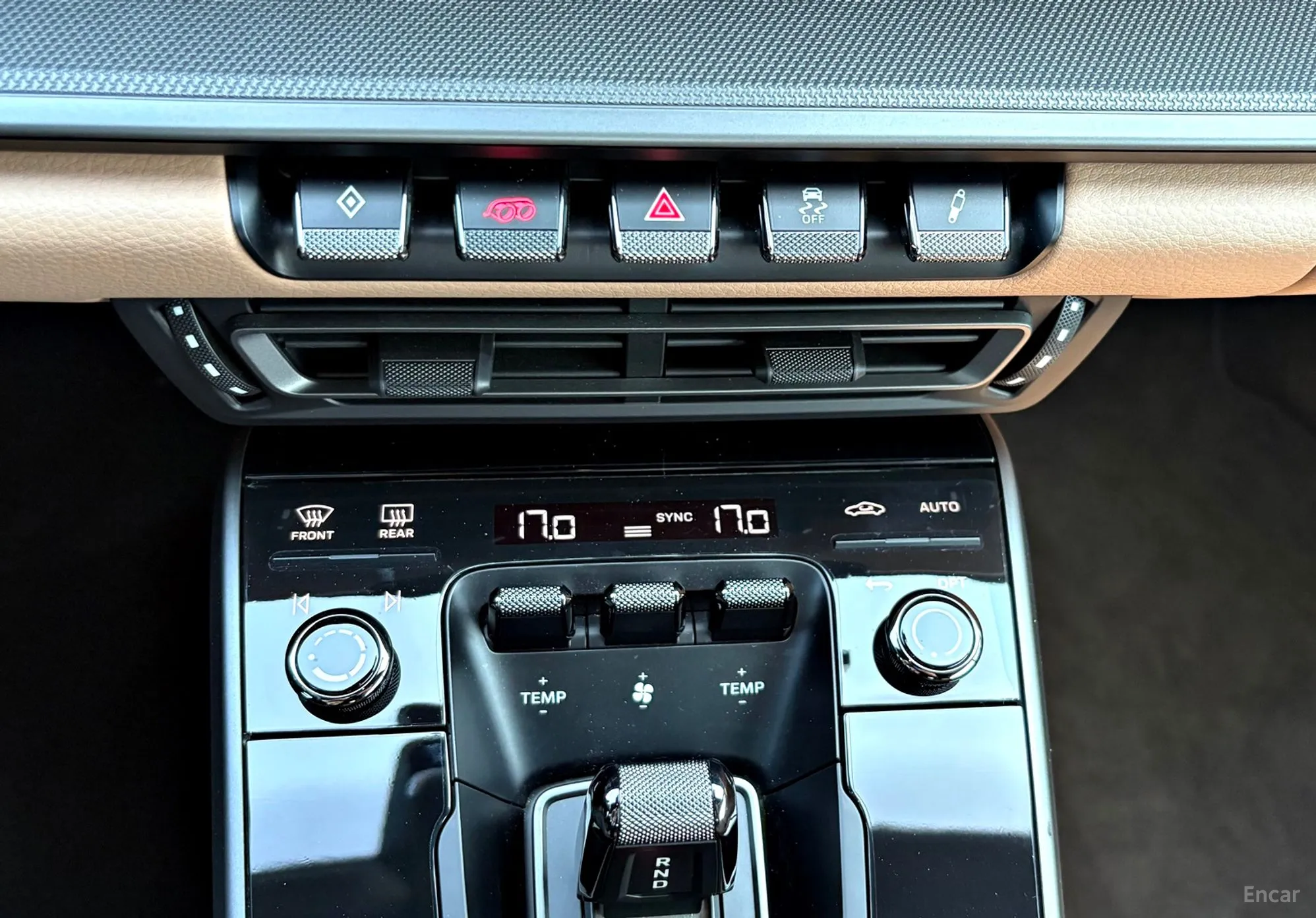 Porsche 911 (992) превью 18