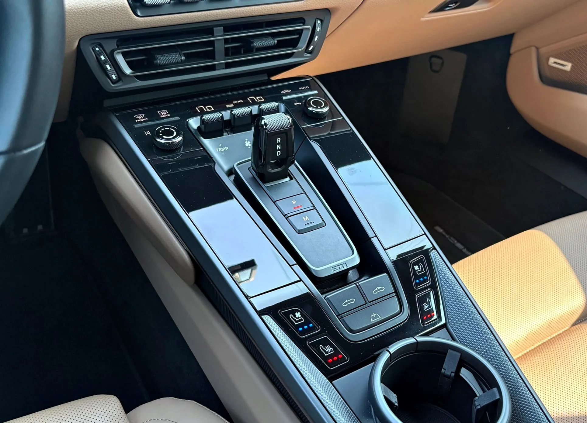 Porsche 911 (992) превью 19
