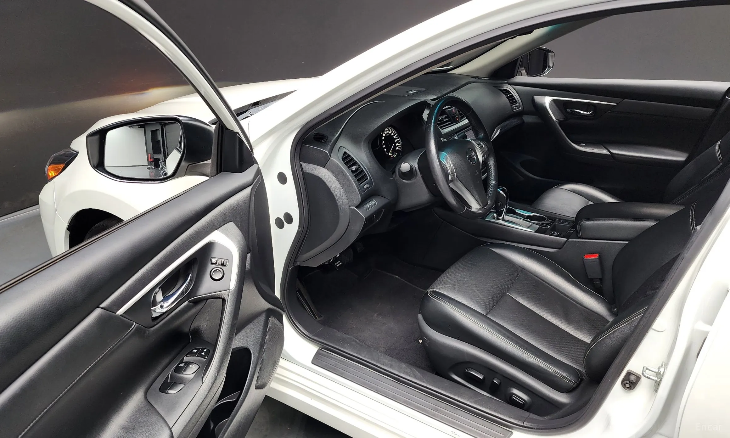 Nissan Altima превью 10