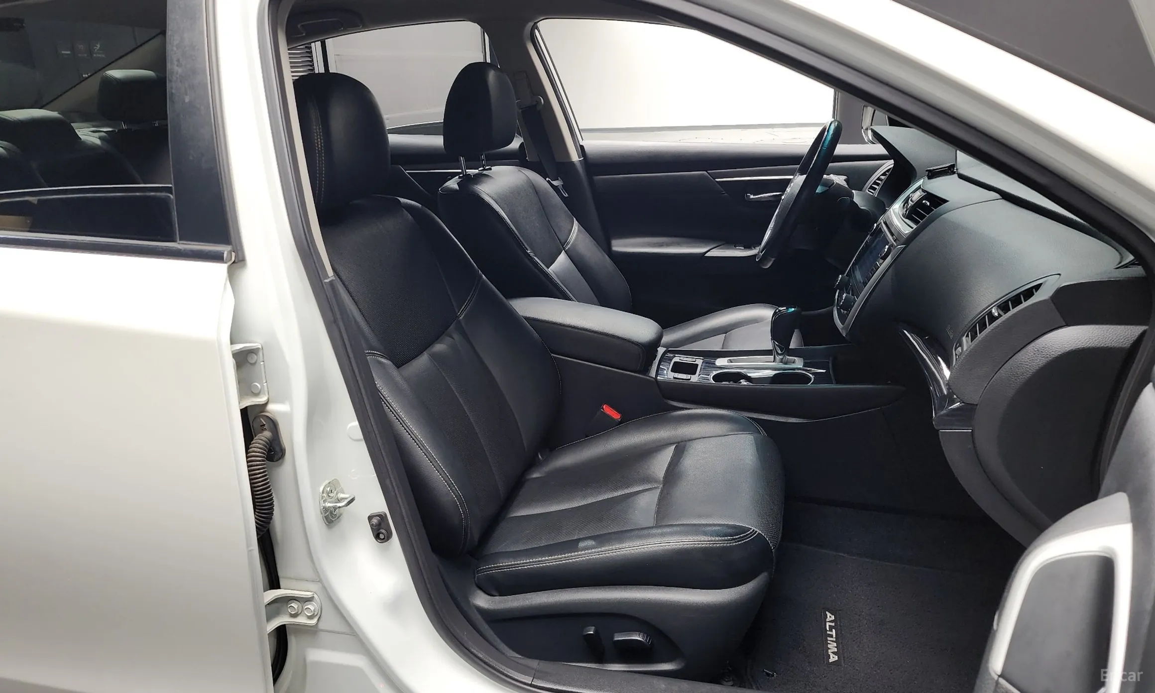 Nissan Altima превью 11