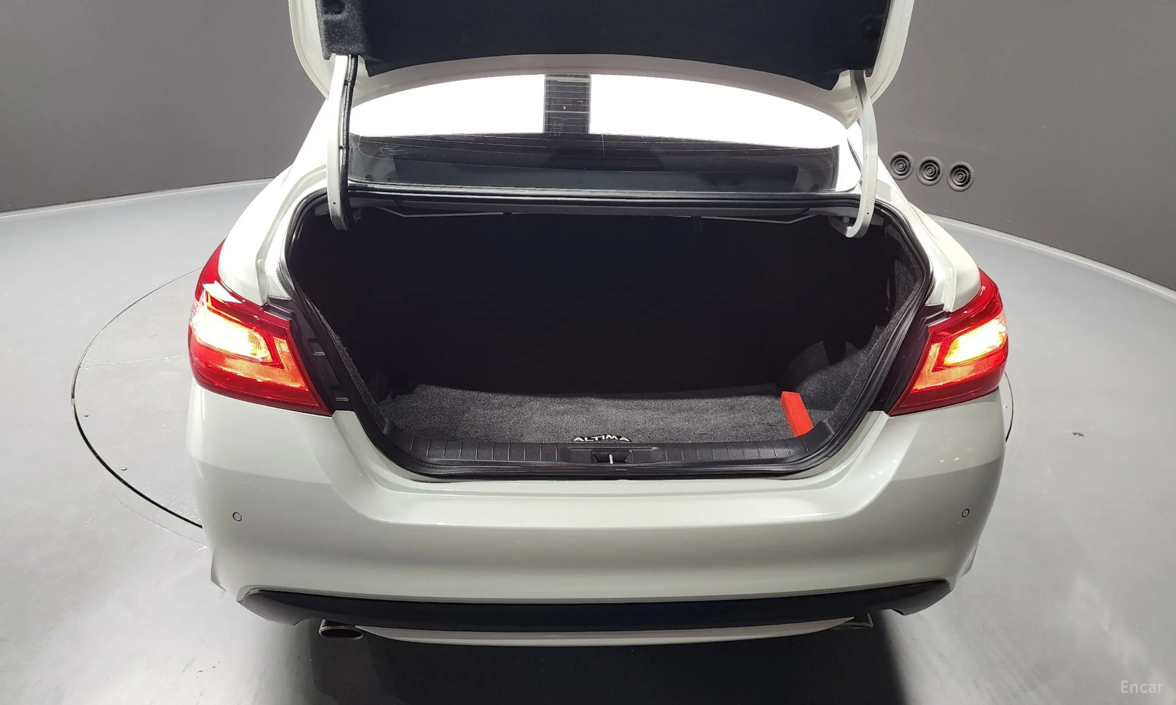 Nissan Altima превью 20
