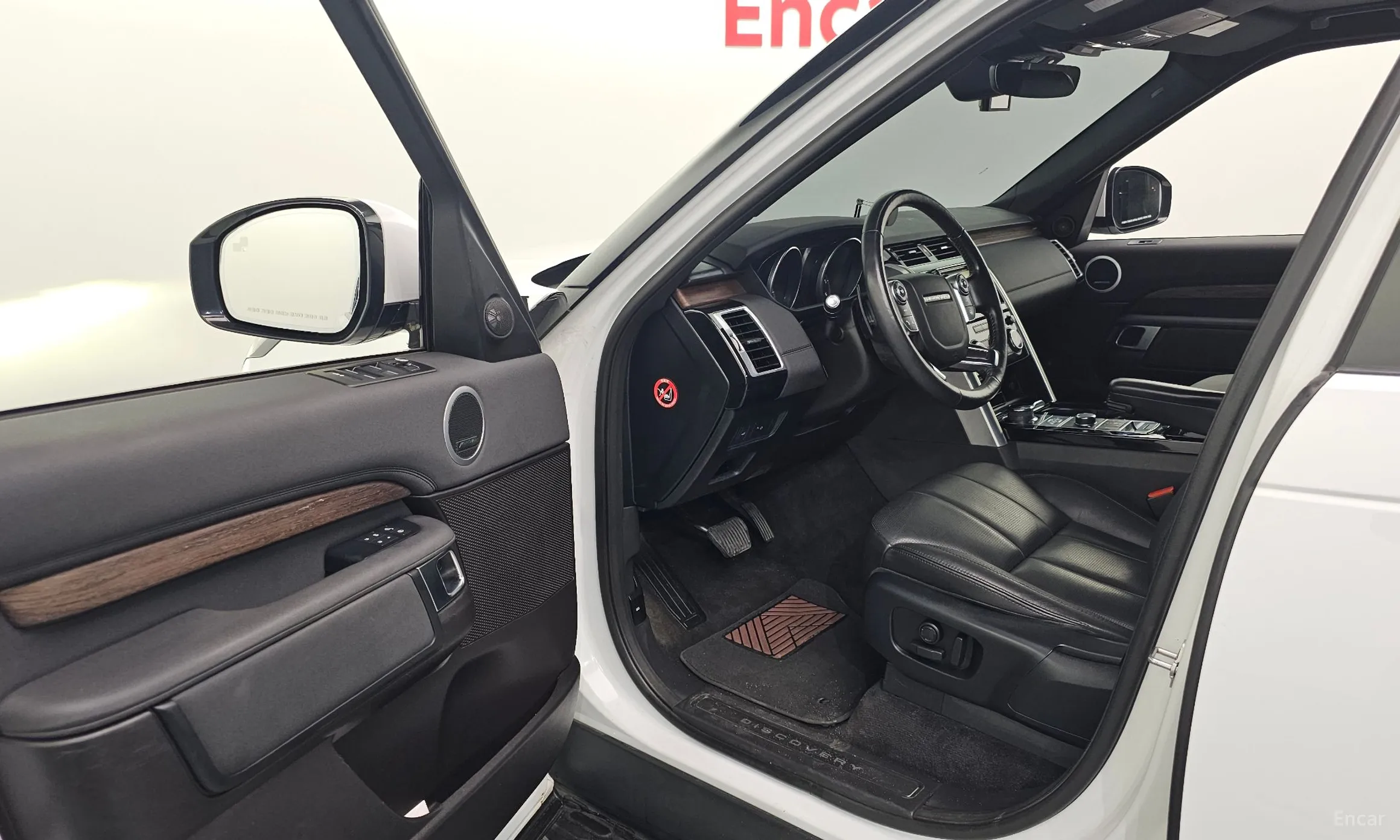 Land Rover Discovery 5 превью 10