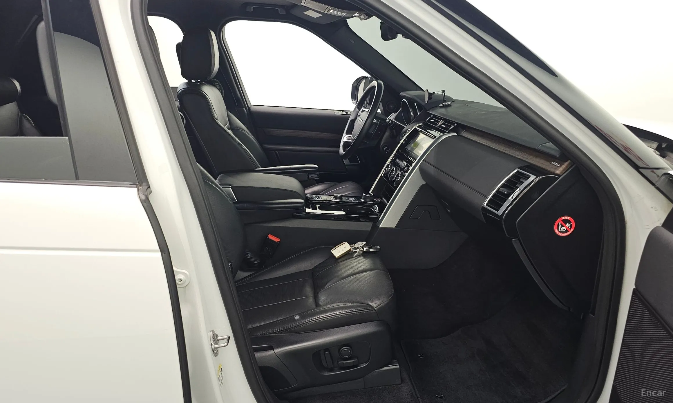 Land Rover Discovery 5 превью 11
