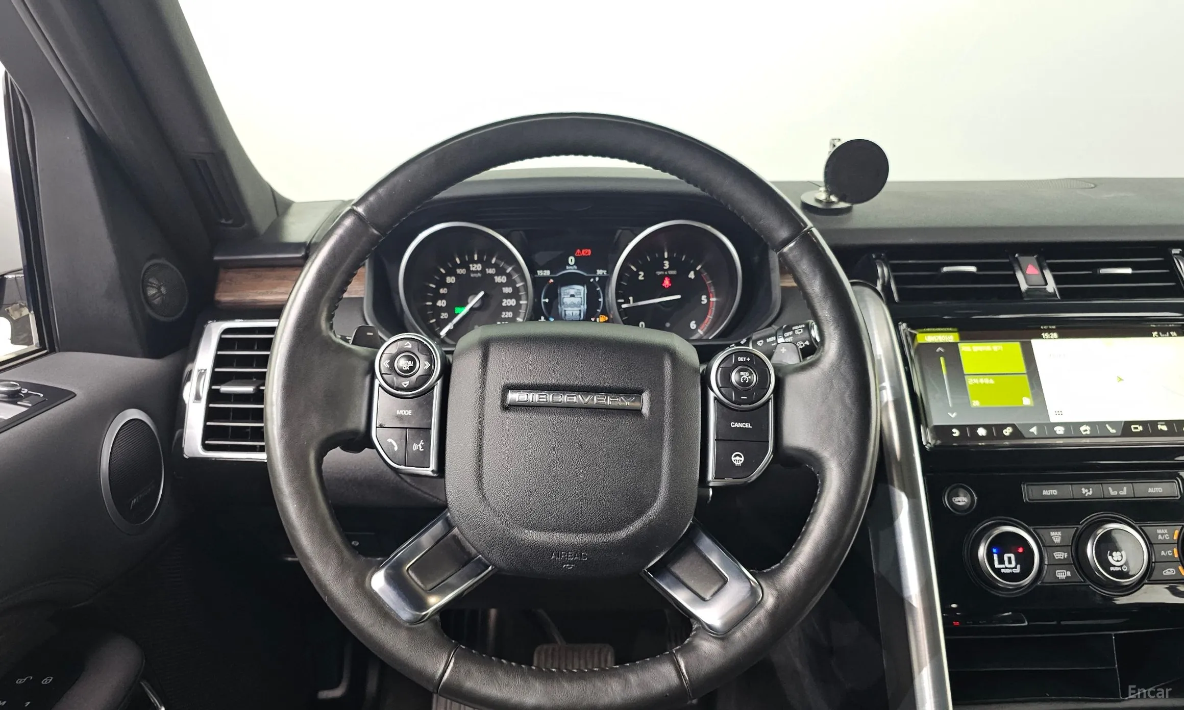 Land Rover Discovery 5 превью 13