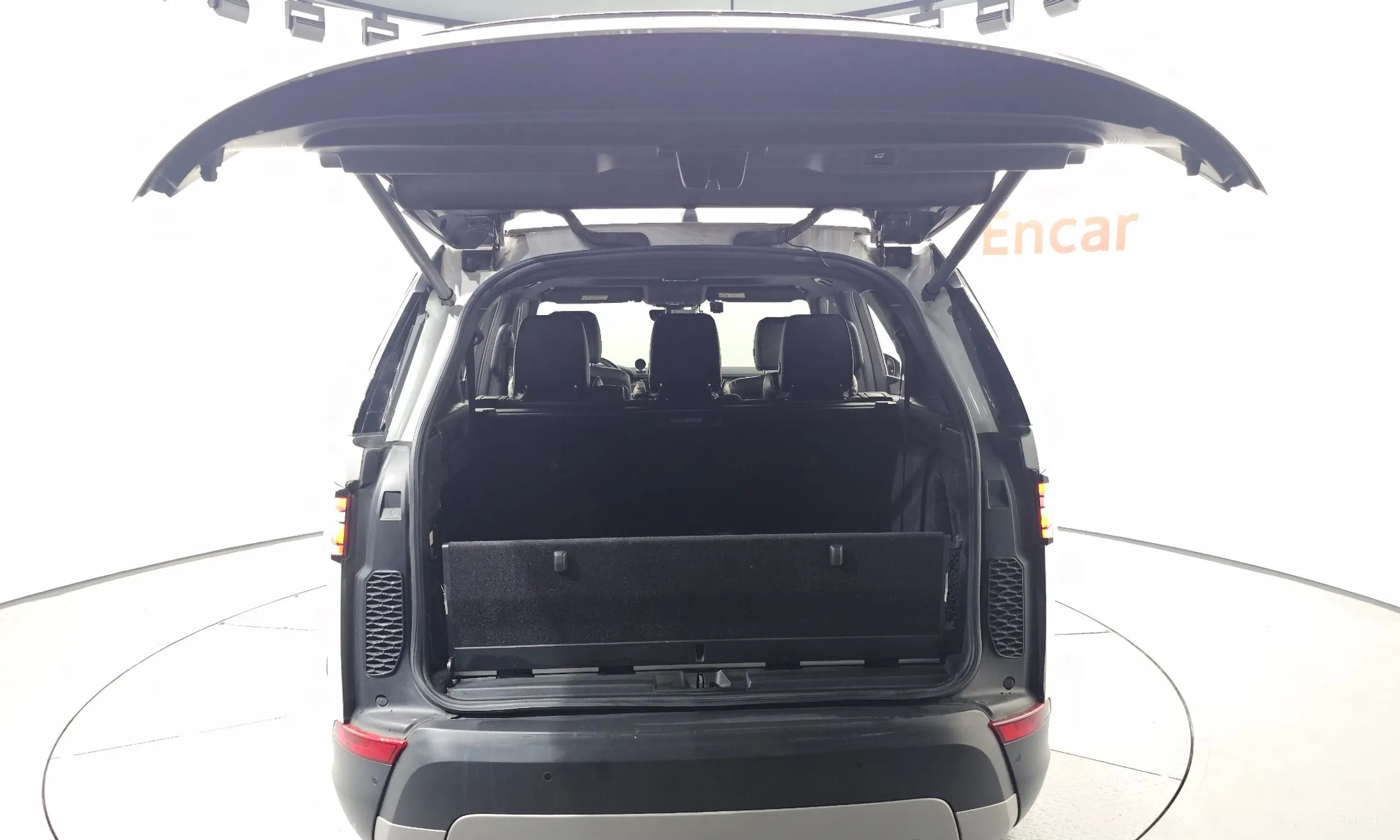 Land Rover Discovery 5 превью 20