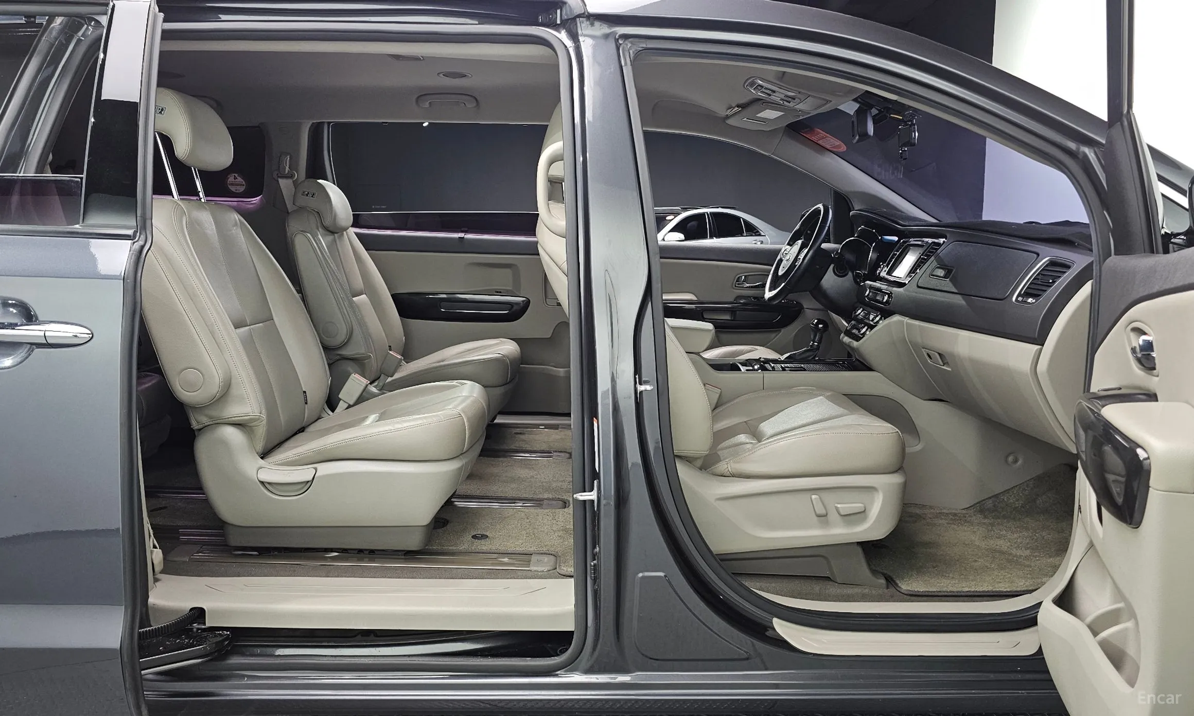 Kia Carnival превью 12