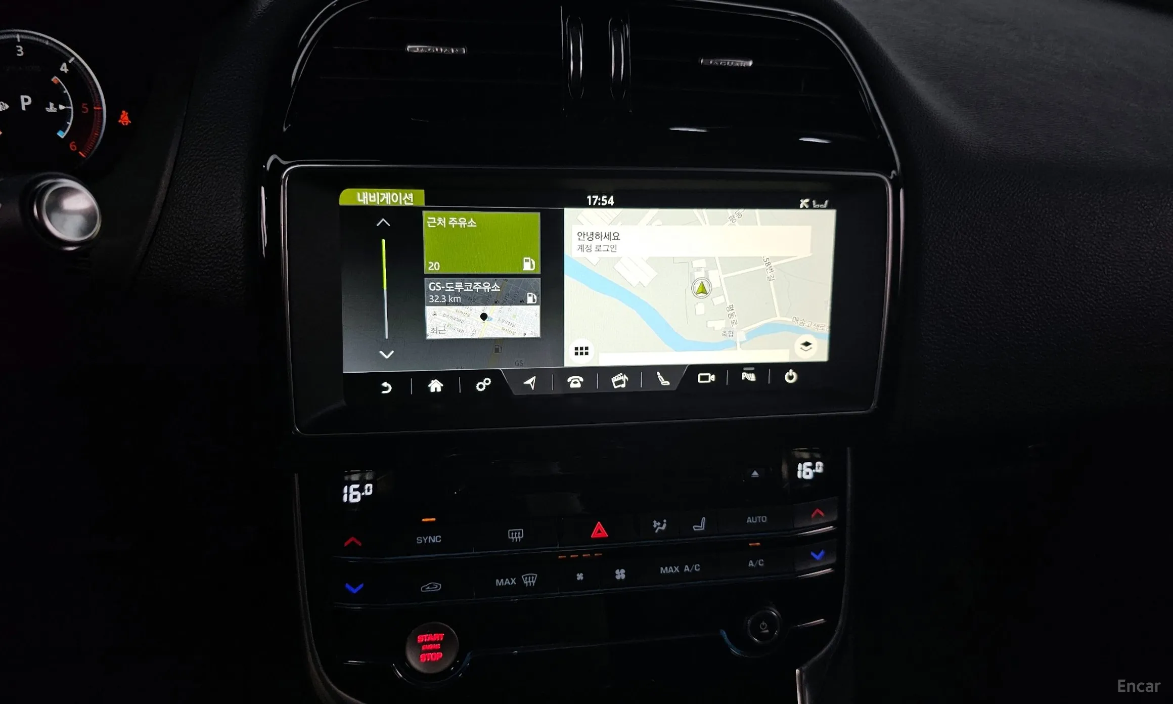 Jaguar XE превью 14