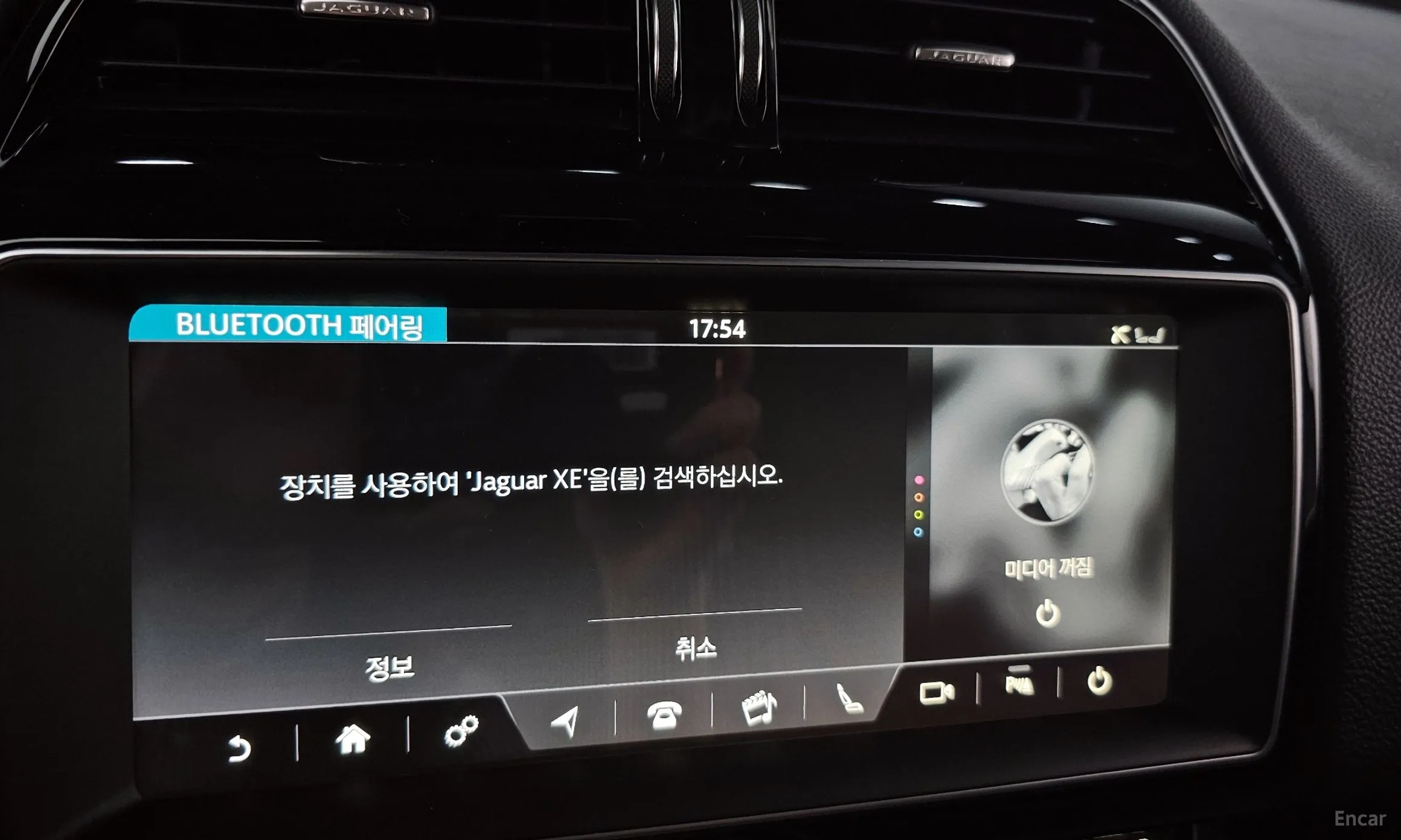 Jaguar XE превью 16