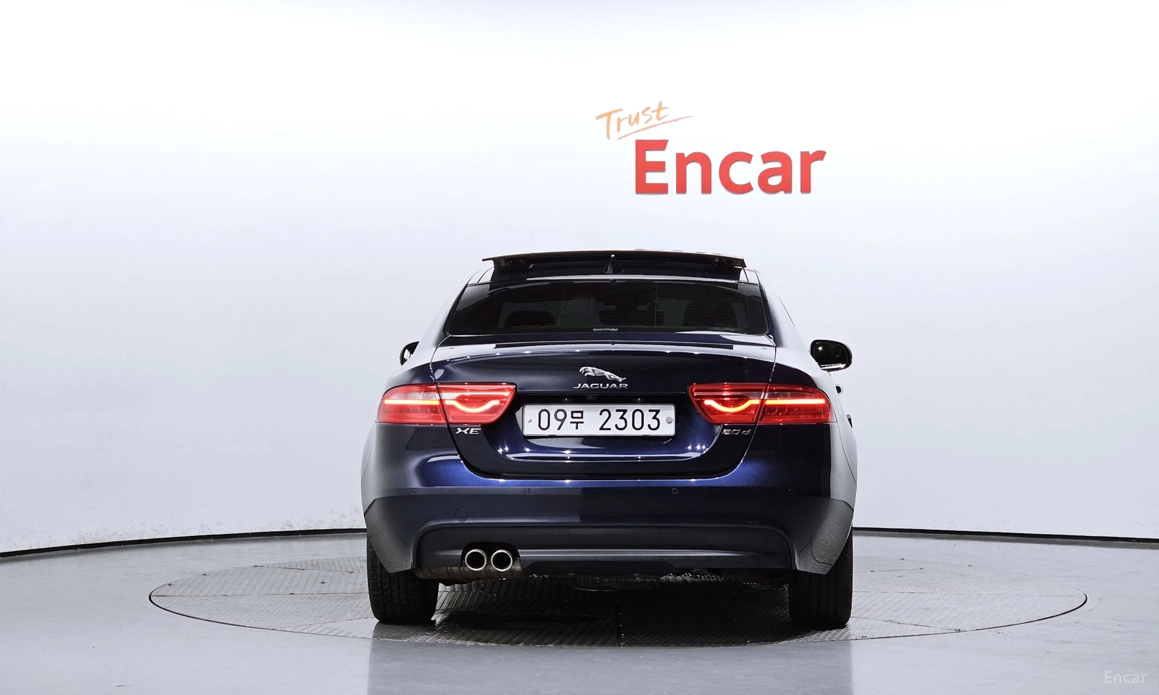 Jaguar XE превью 4