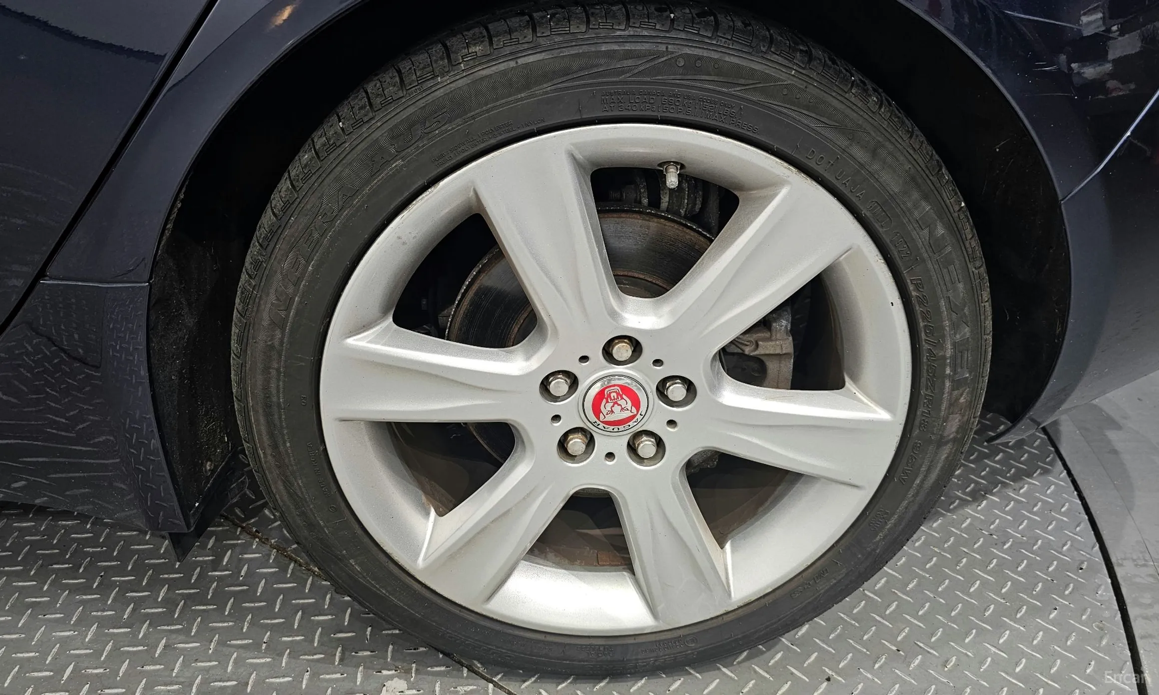 Jaguar XE превью 5