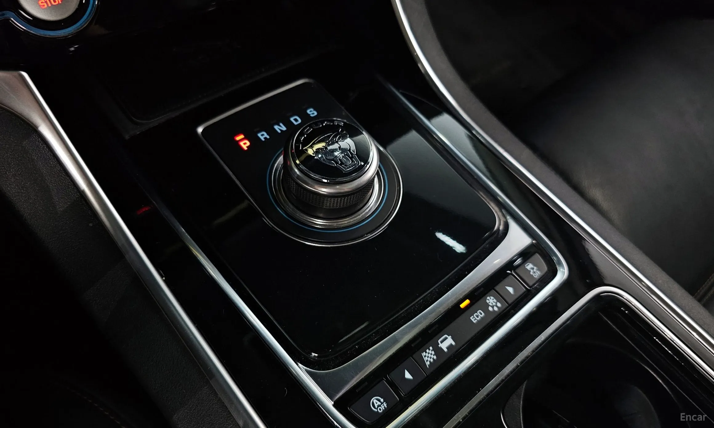 Jaguar XE превью 9
