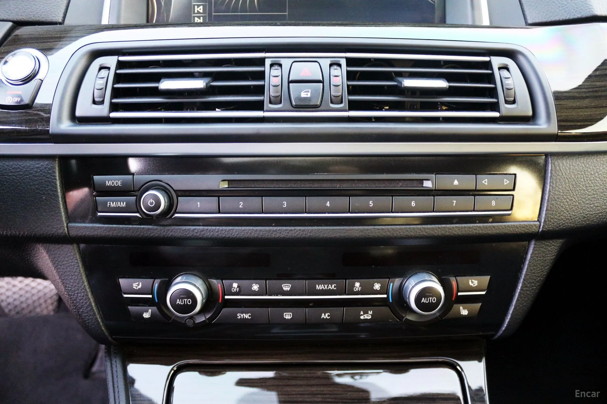 BMW 5 Series (F10) превью 15