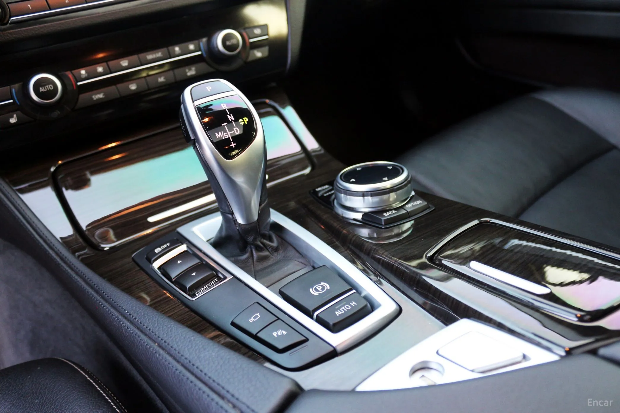 BMW 5 Series (F10) превью 16