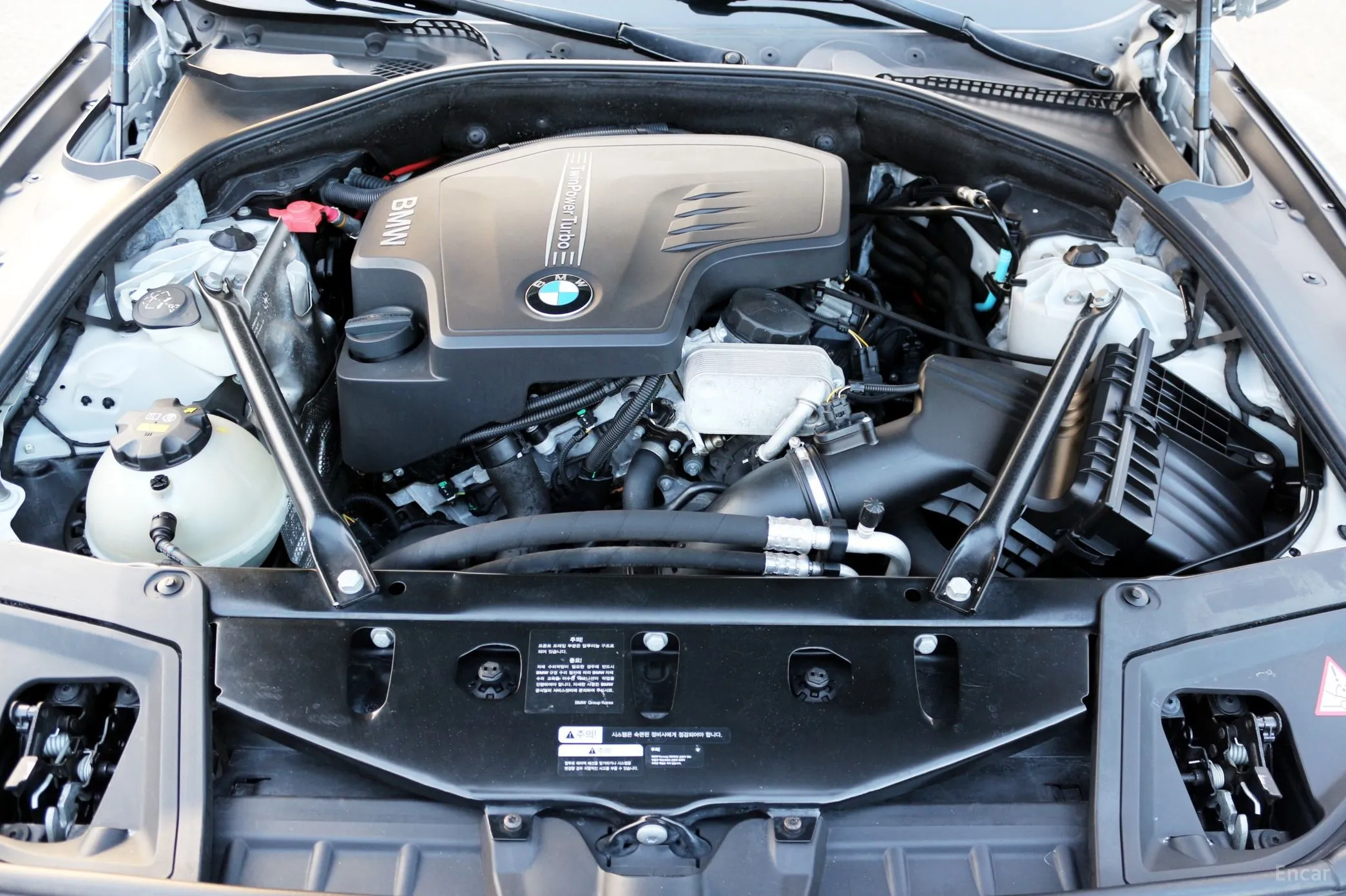 BMW 5 Series (F10) превью 20