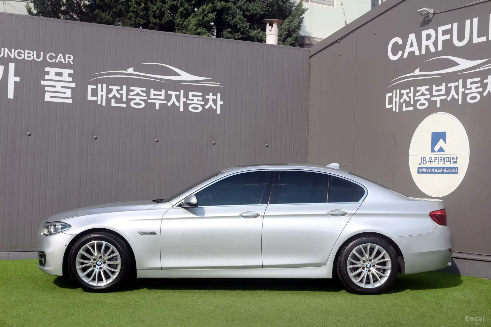BMW 5 Series (F10) превью 5