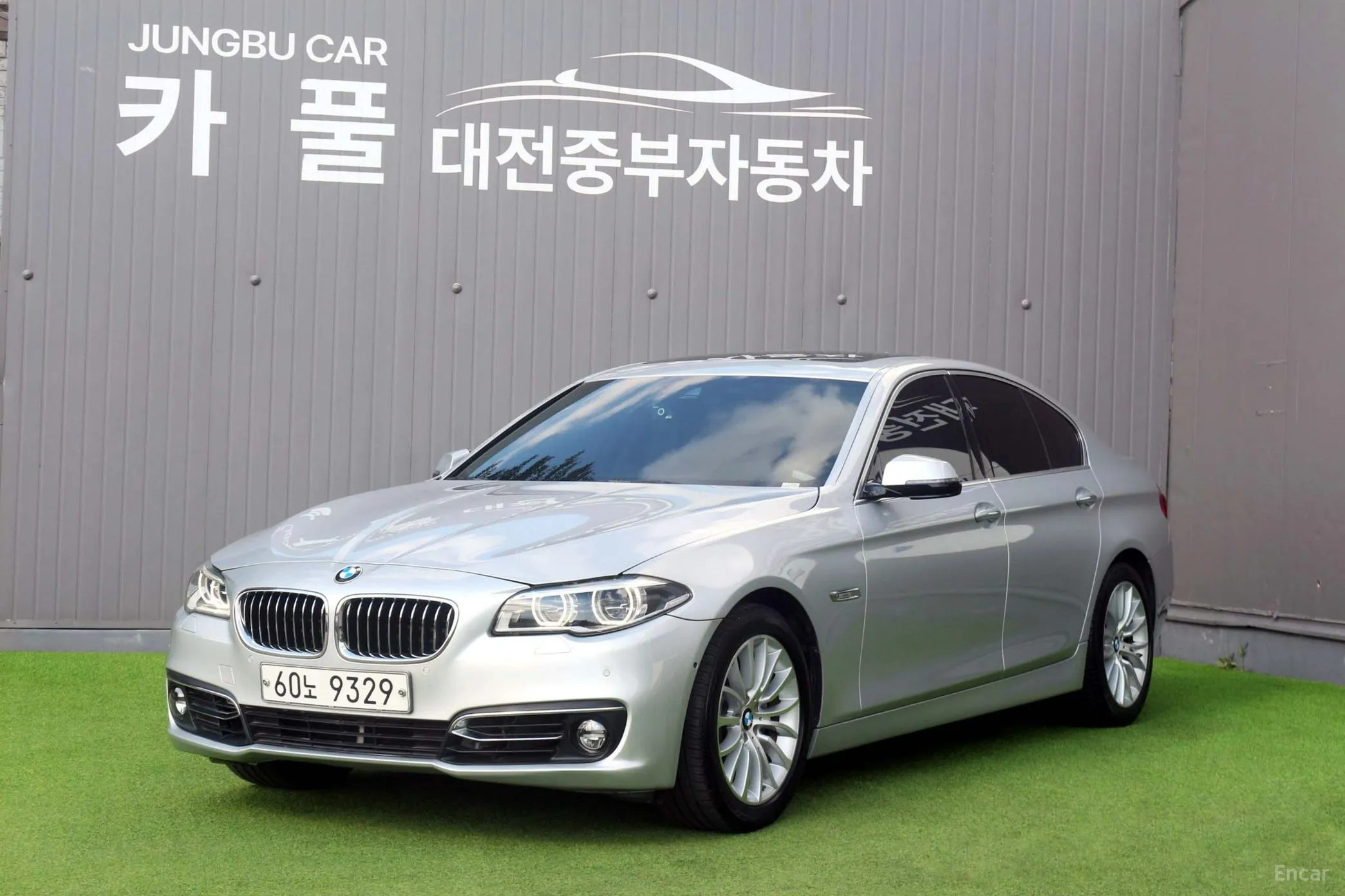 BMW 5 Series (F10) превью 6