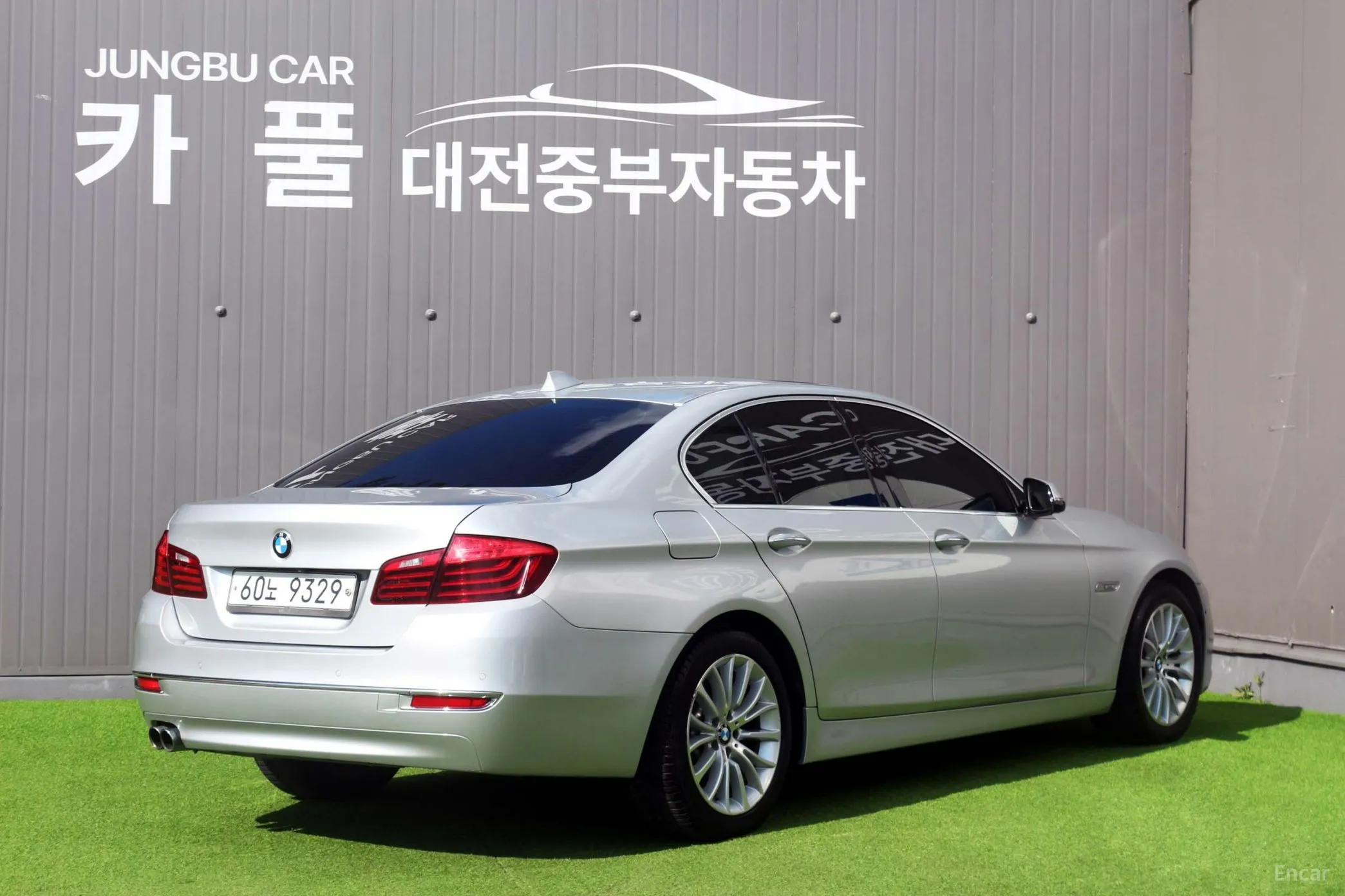BMW 5 Series (F10) превью 7