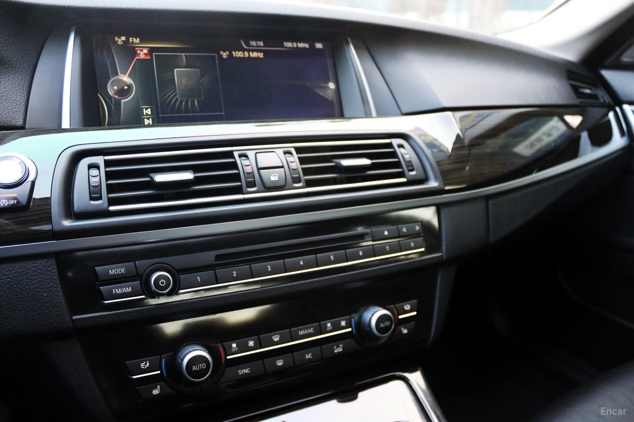 BMW 5 Series (F10) превью 9