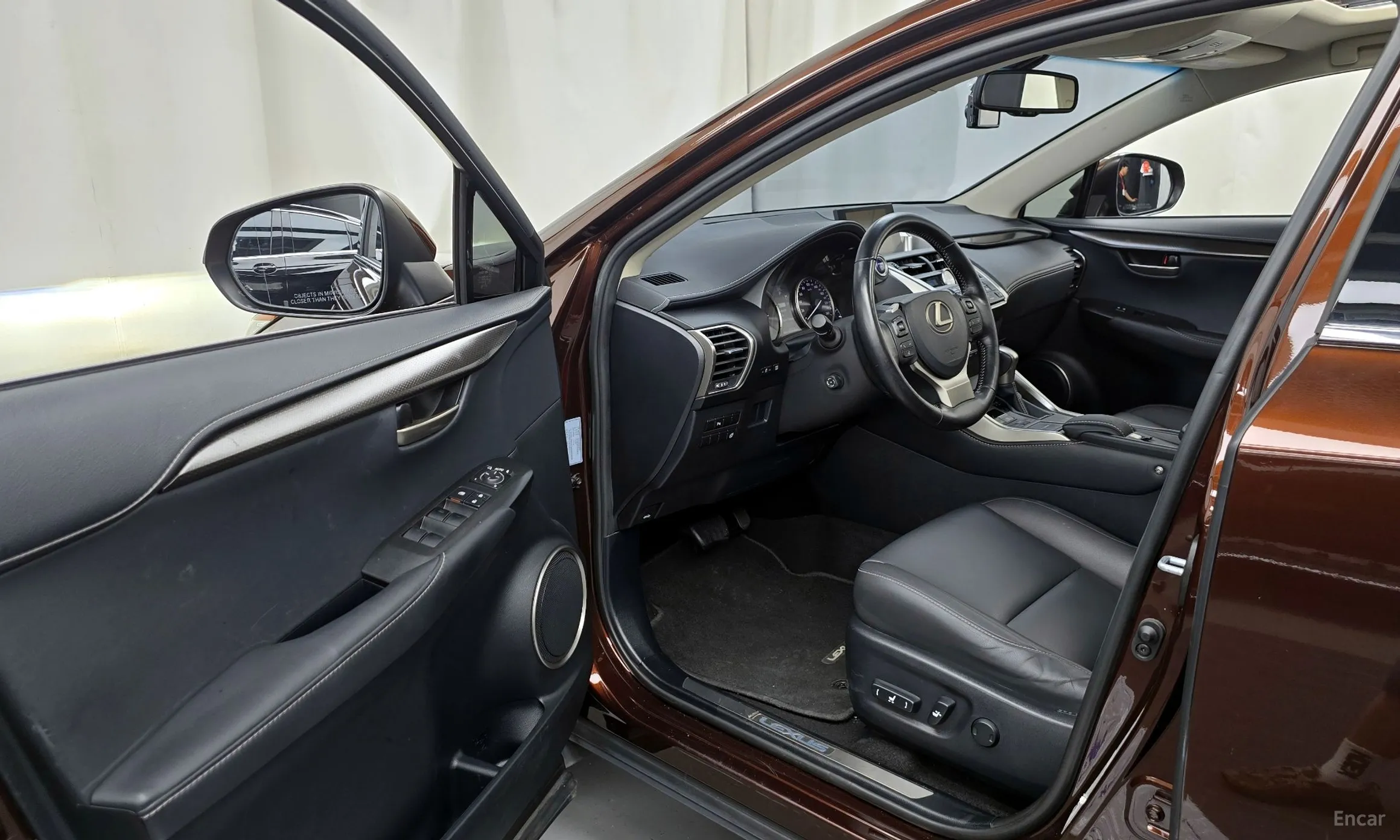 Lexus NX300h превью 10