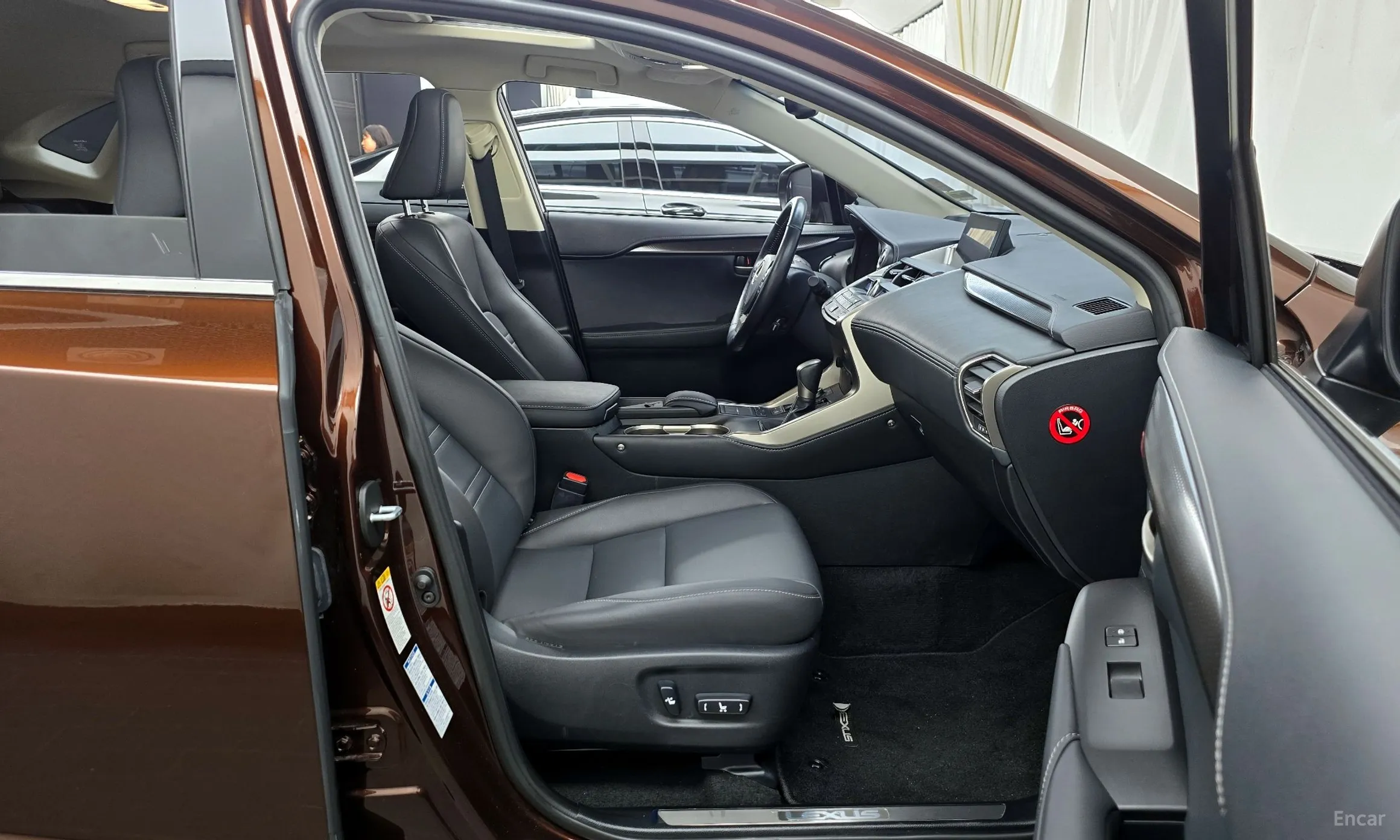 Lexus NX300h превью 11