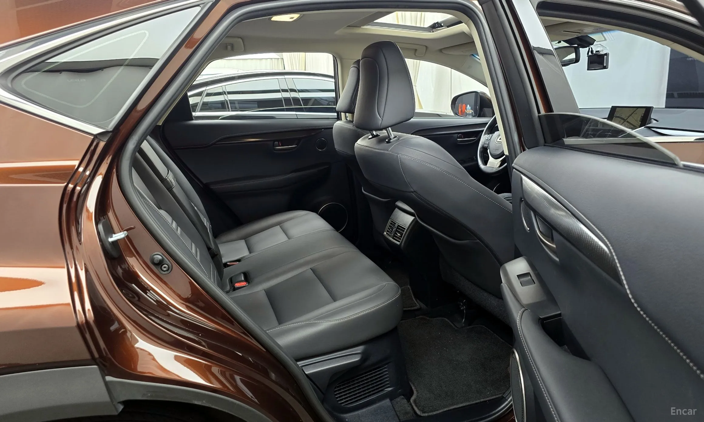 Lexus NX300h превью 12