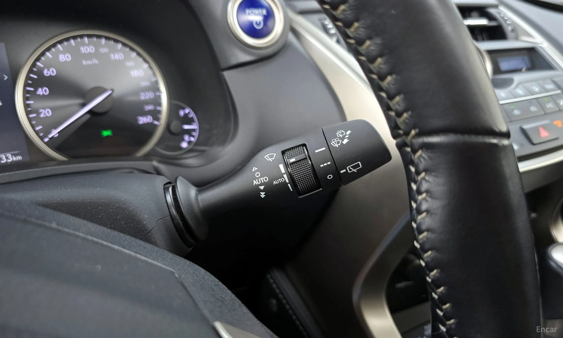Lexus NX300h превью 17