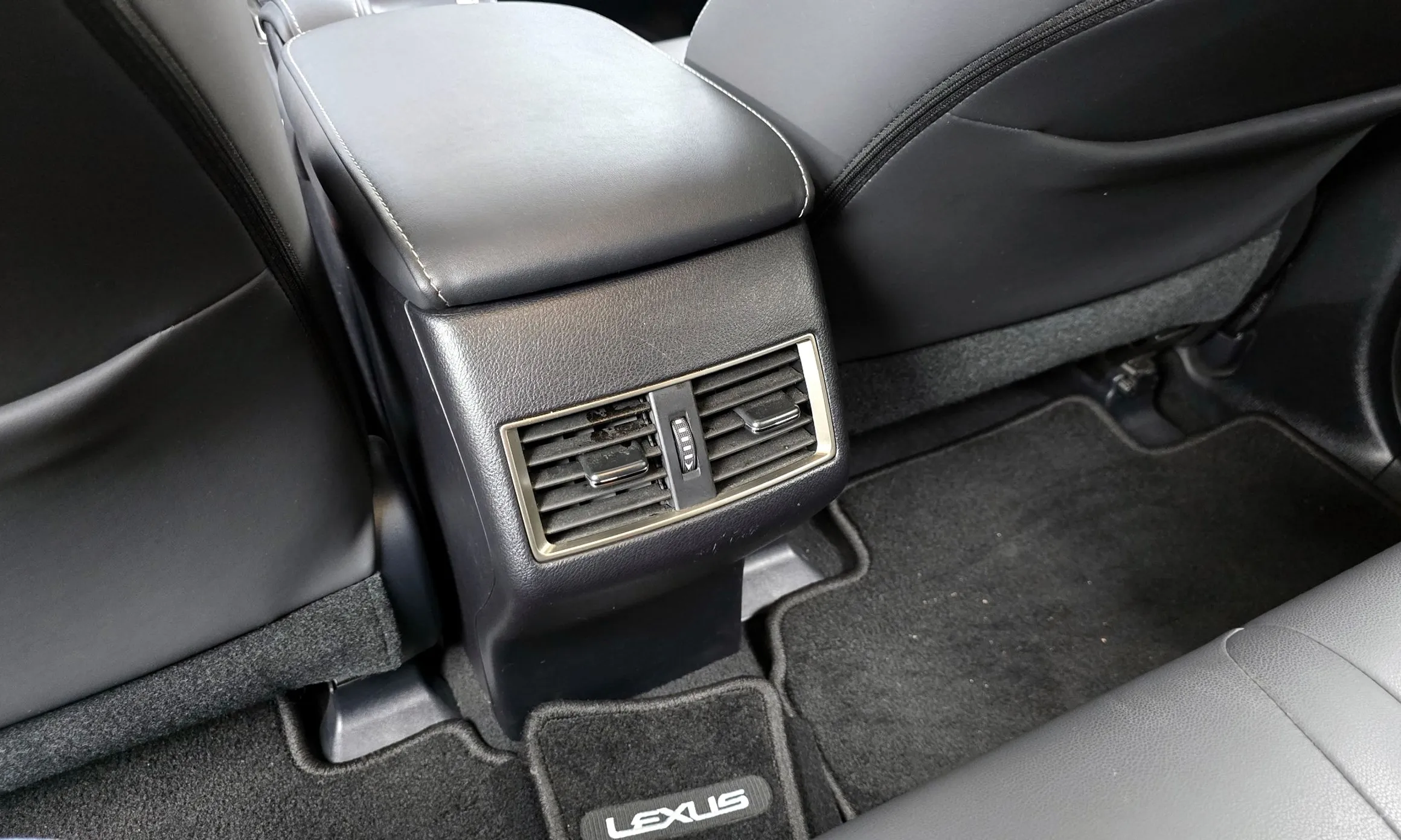 Lexus NX300h превью 19
