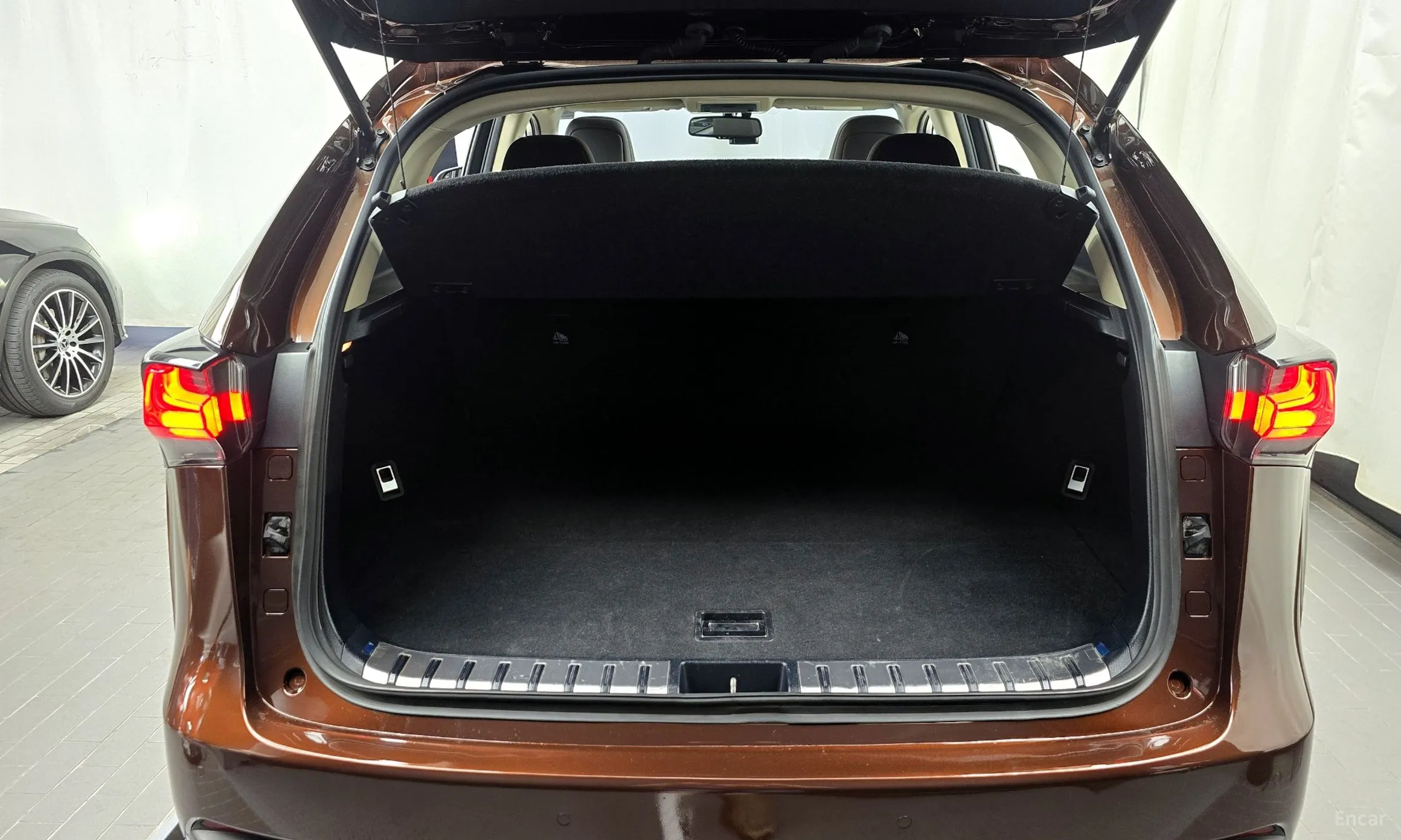 Lexus NX300h превью 20