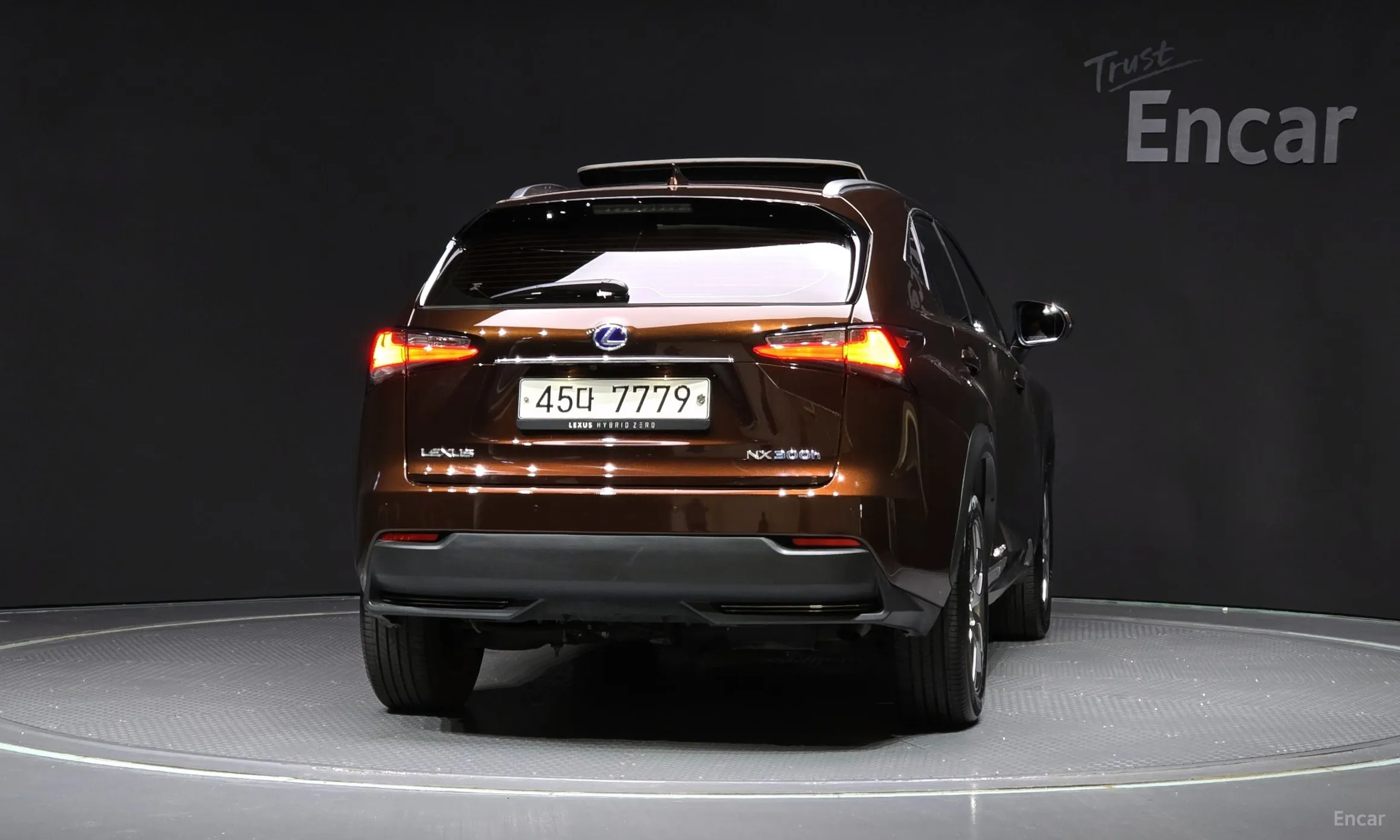 Lexus NX300h превью 4