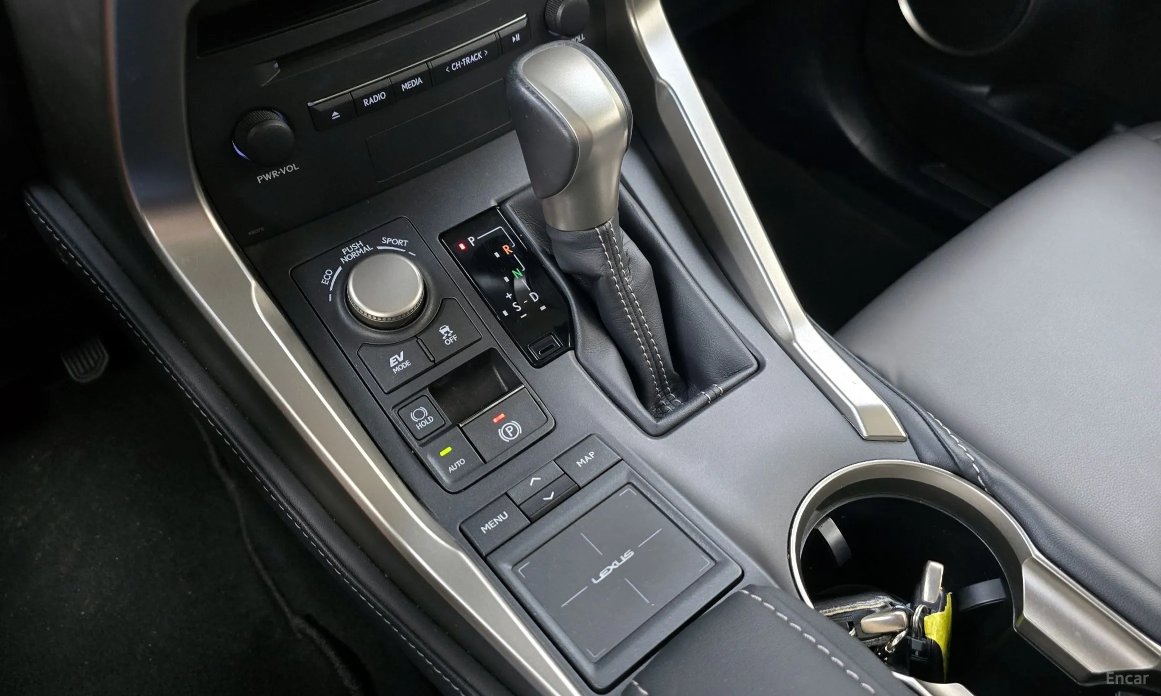 Lexus NX300h превью 9