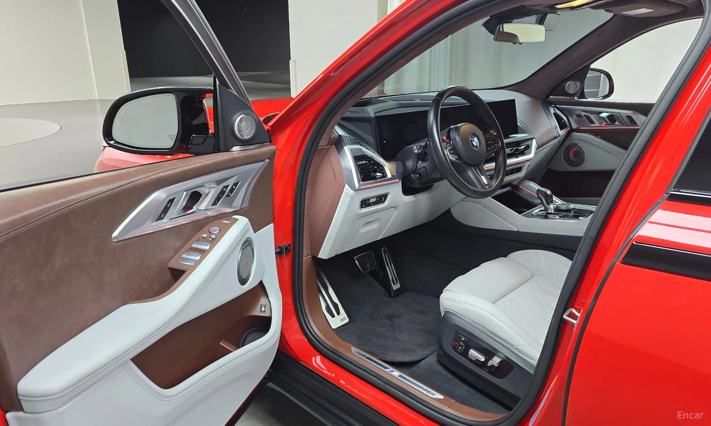 BMW XM (G09) превью 10