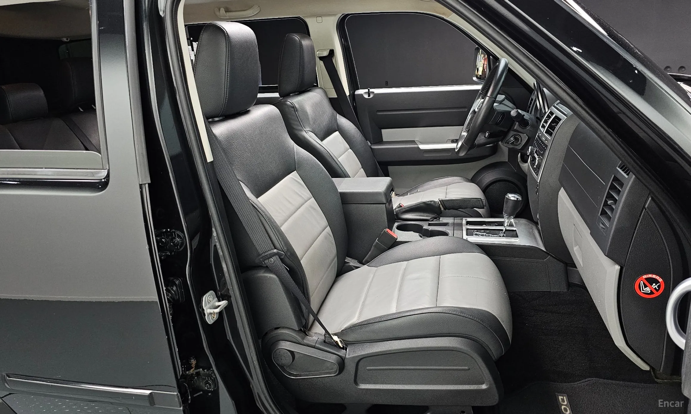 Dodge Nitro превью 10