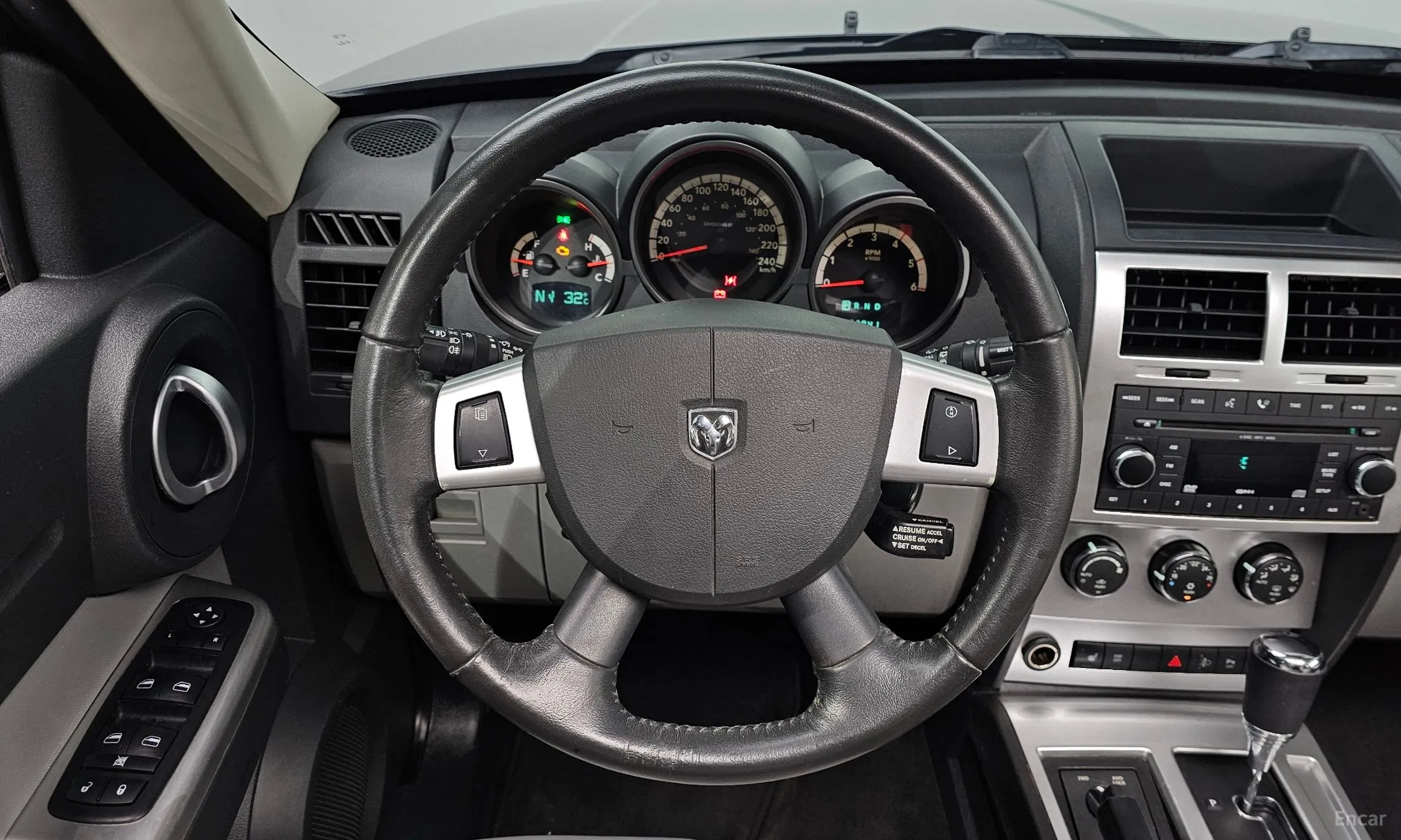 Dodge Nitro превью 13