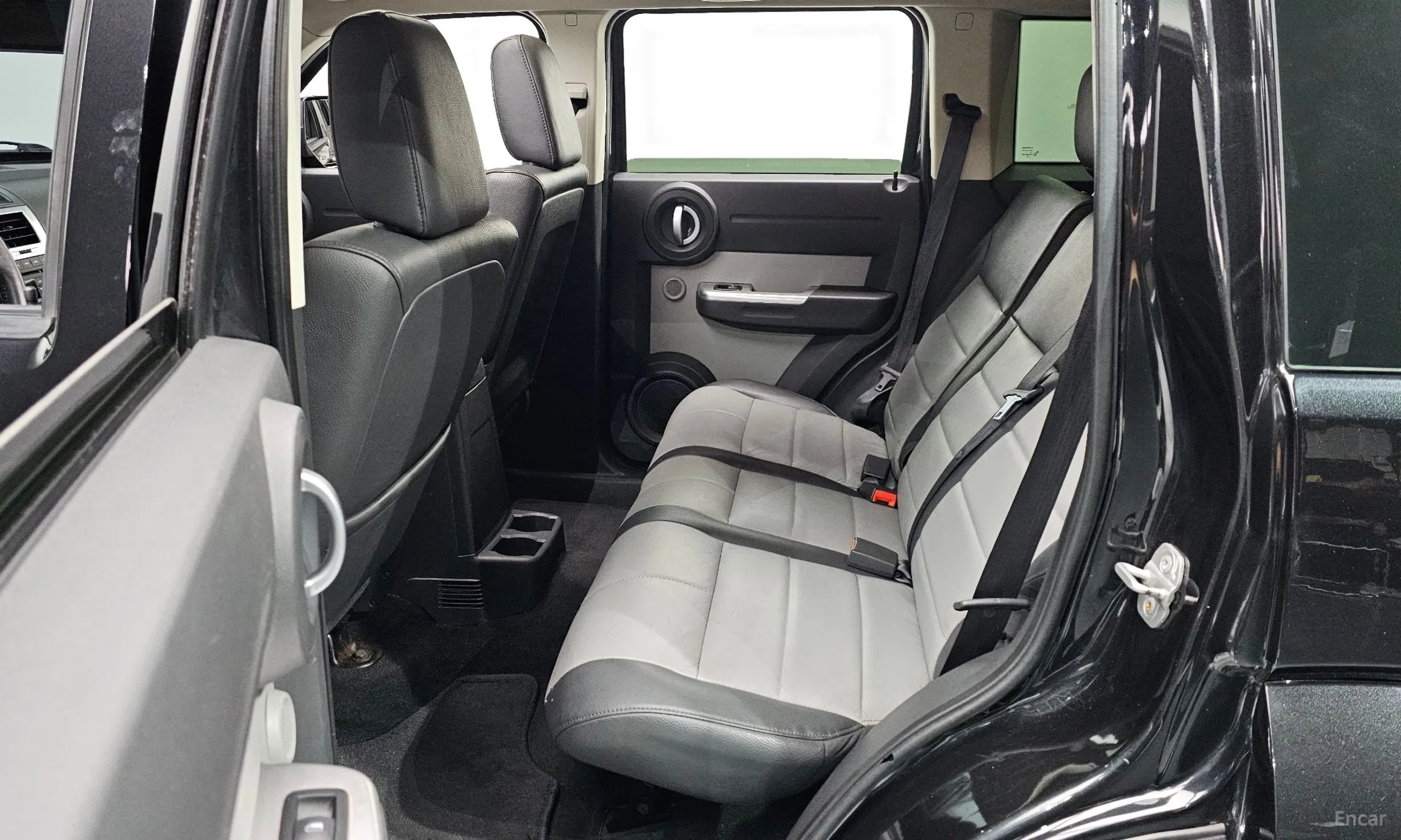 Dodge Nitro превью 17