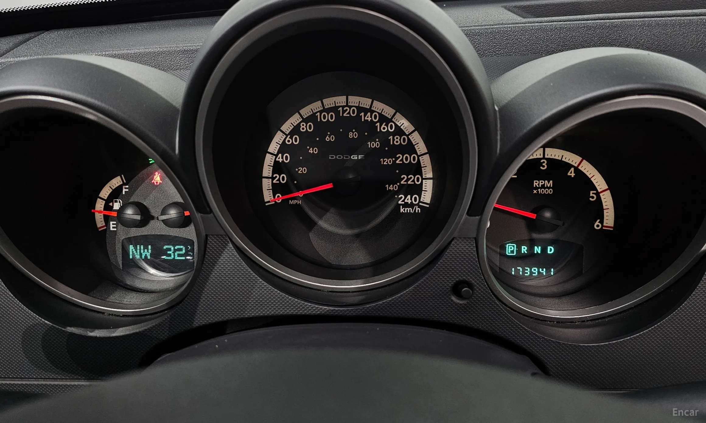 Dodge Nitro превью 8