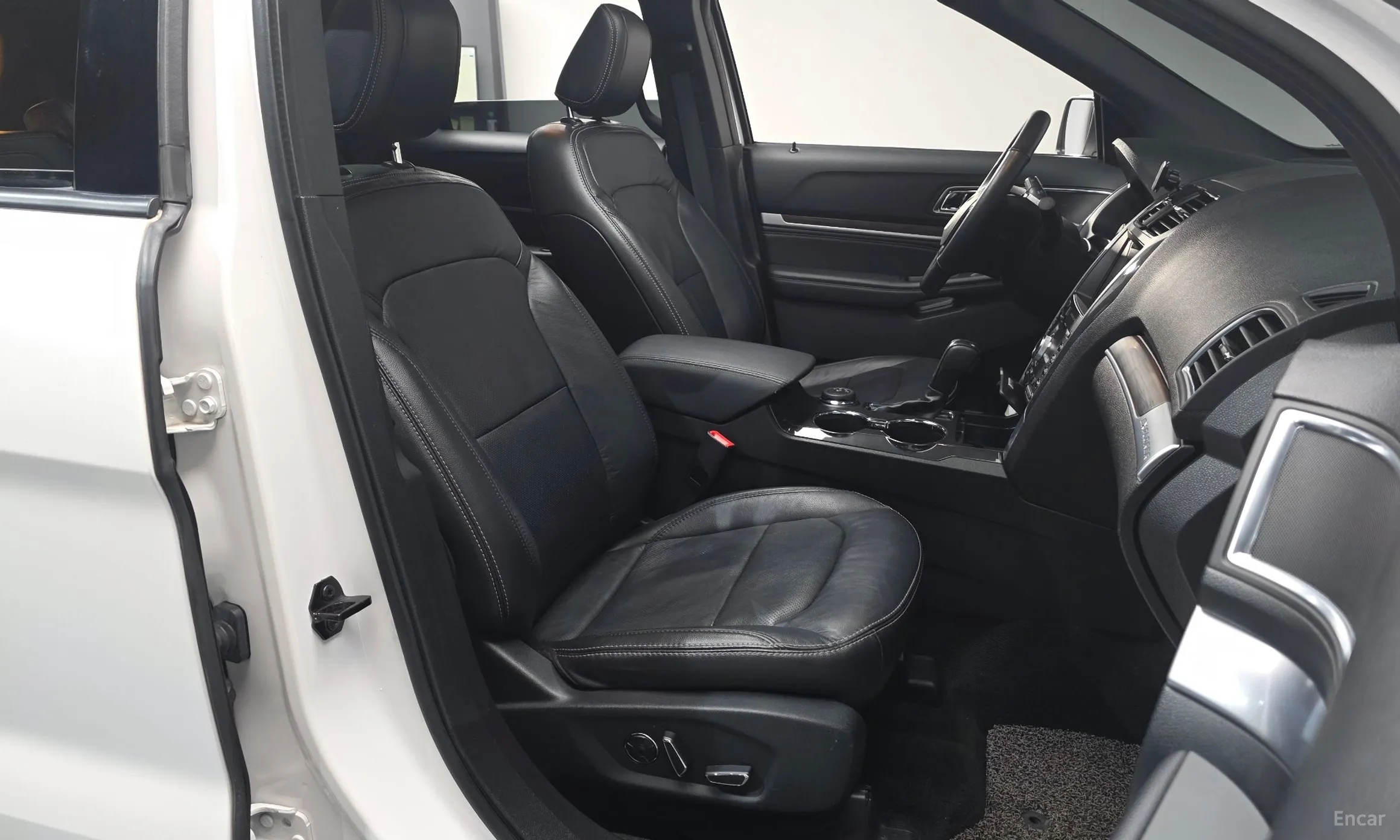 Ford Explorer превью 10