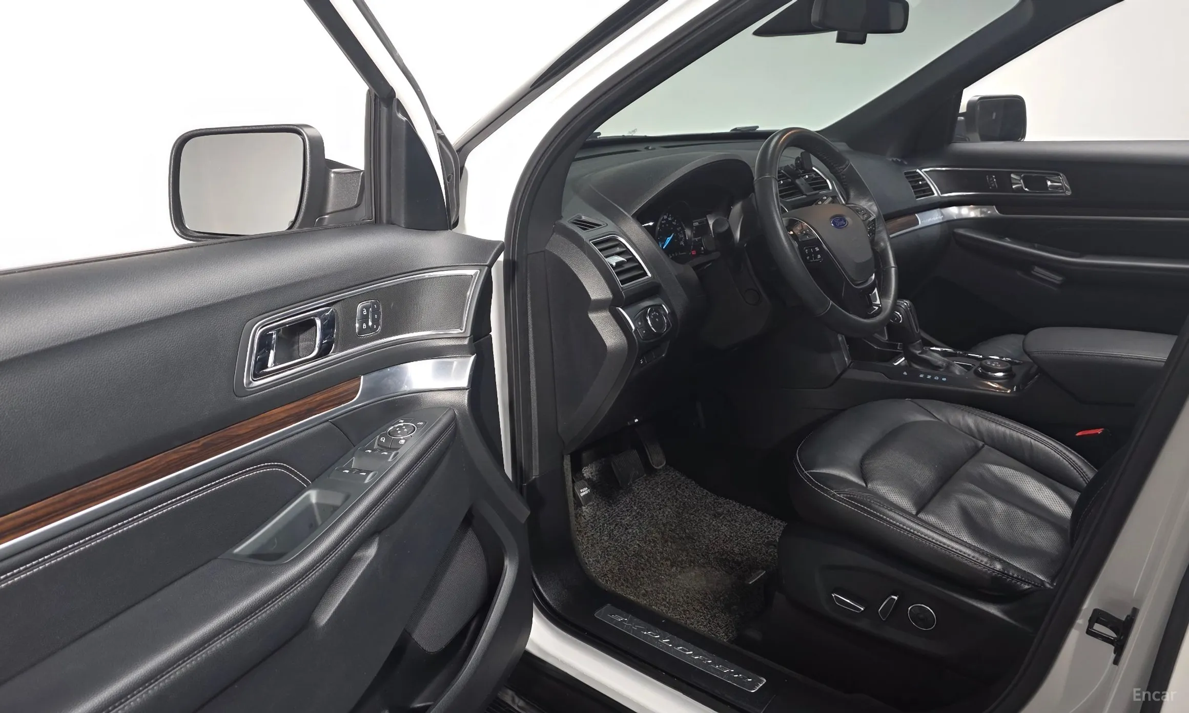 Ford Explorer превью 12