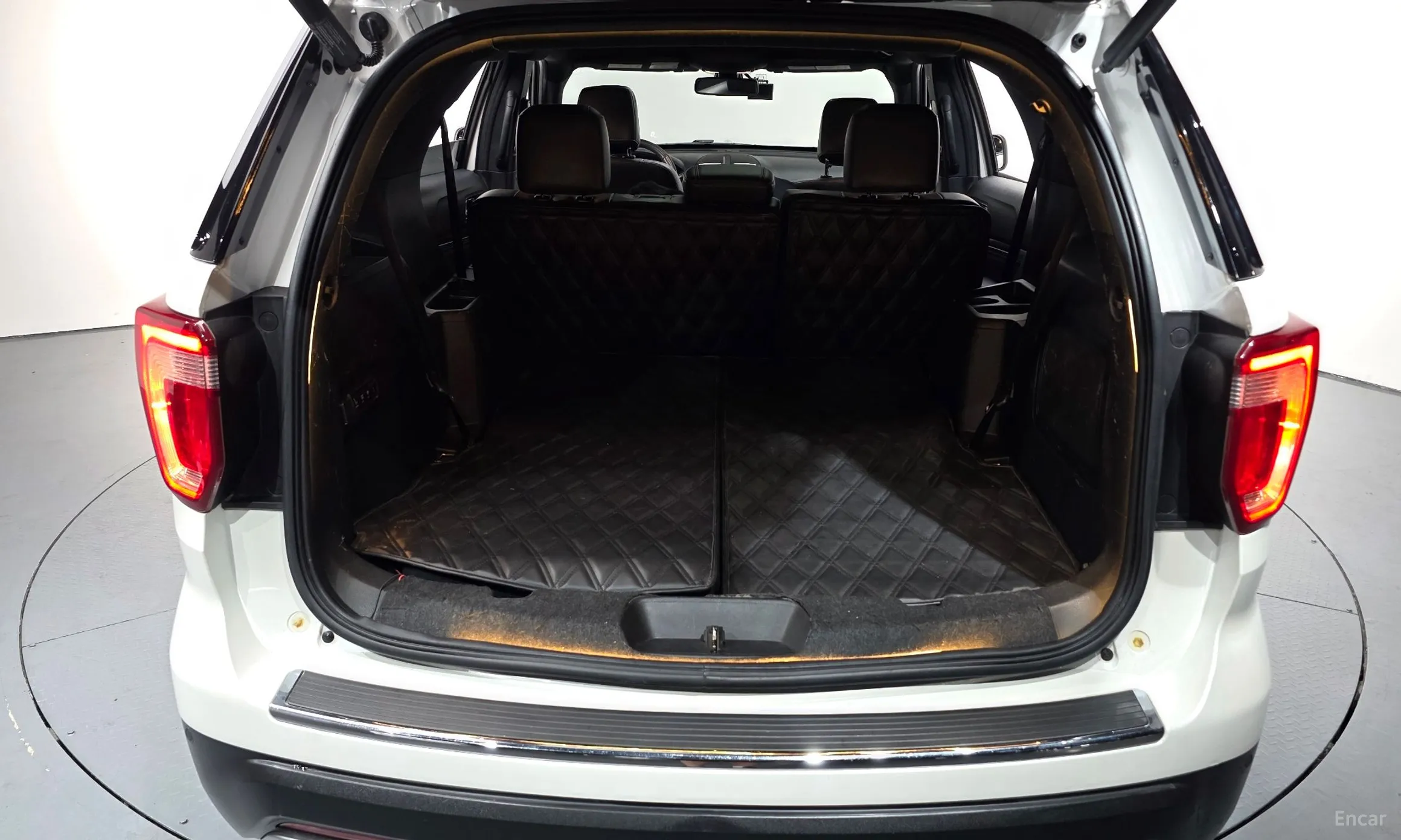 Ford Explorer превью 20