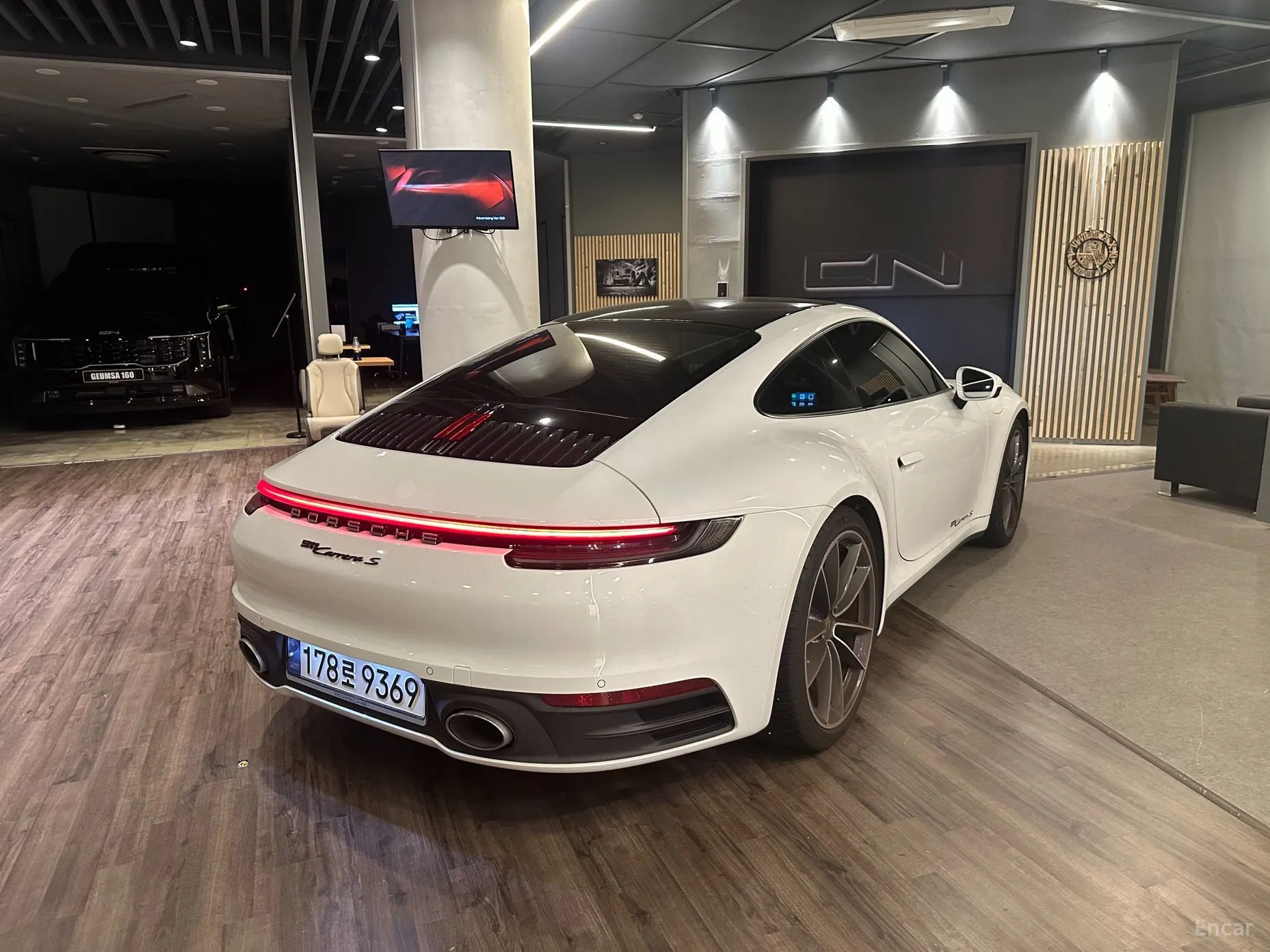 Porsche 911 (992) превью 4
