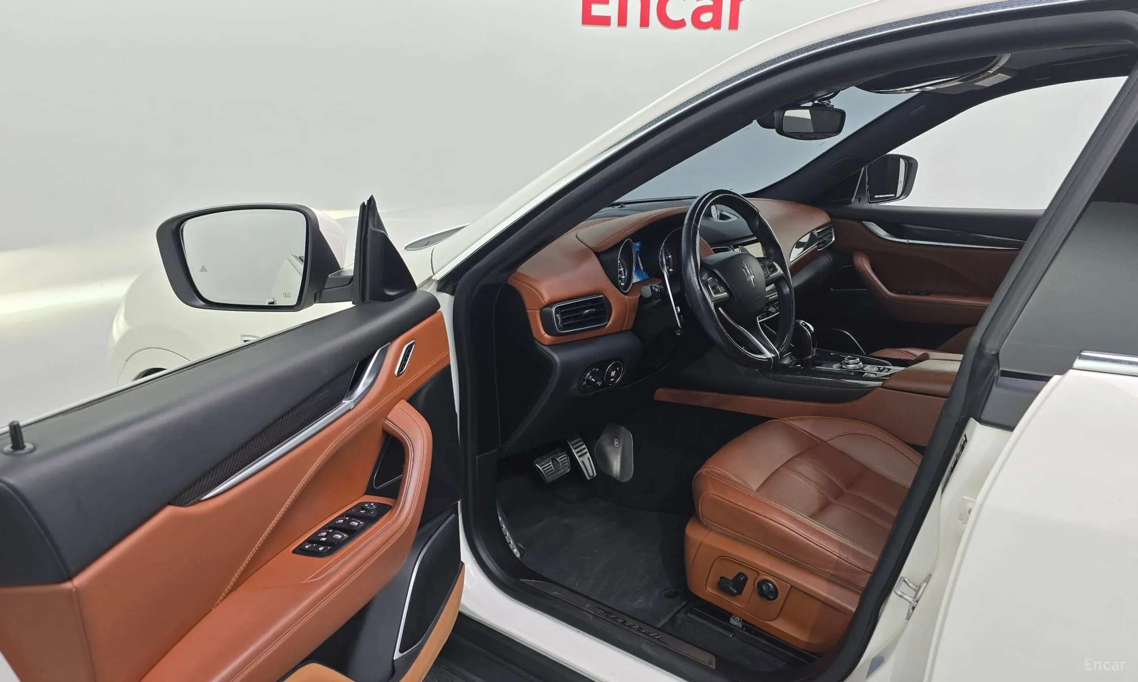 Maserati Levante превью 10