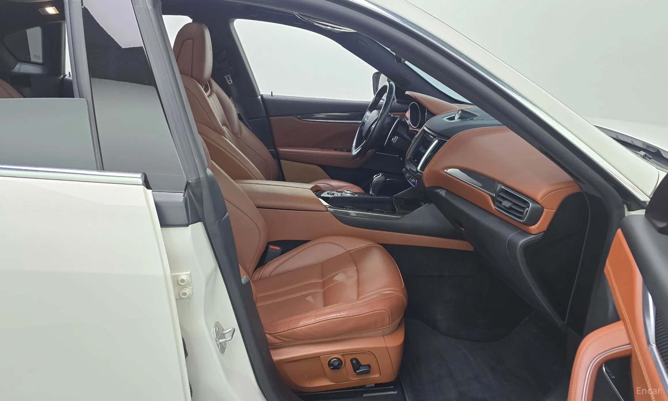 Maserati Levante превью 11